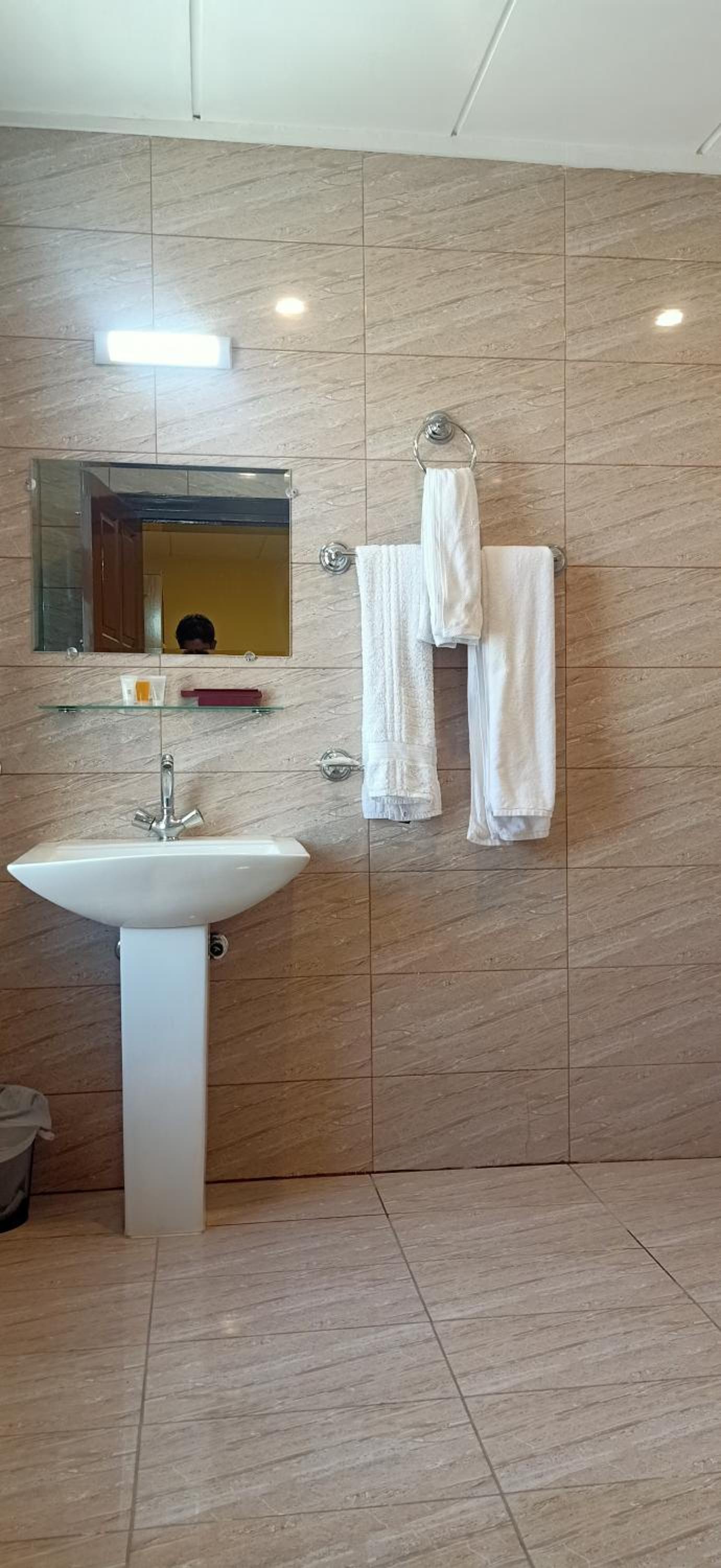 Deluxe King Room - Photo 2
