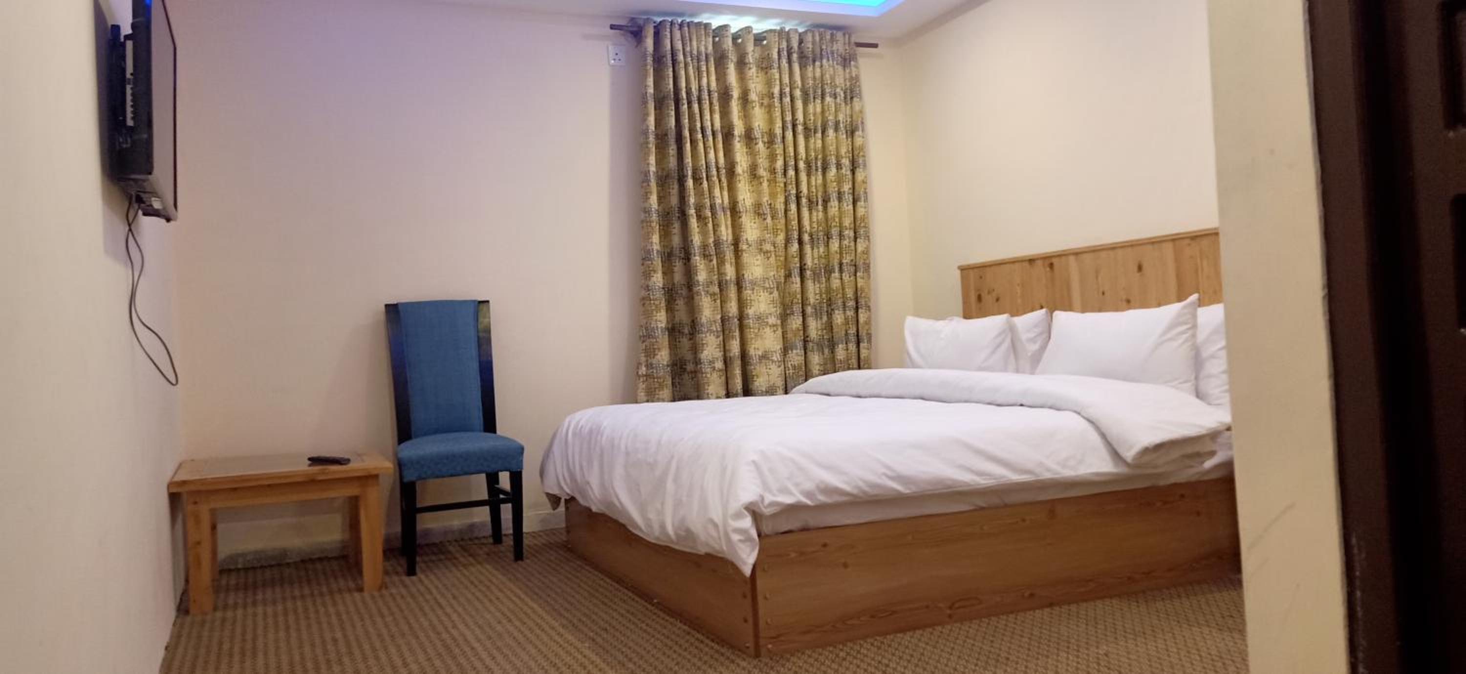 Deluxe King Room - Photo 4