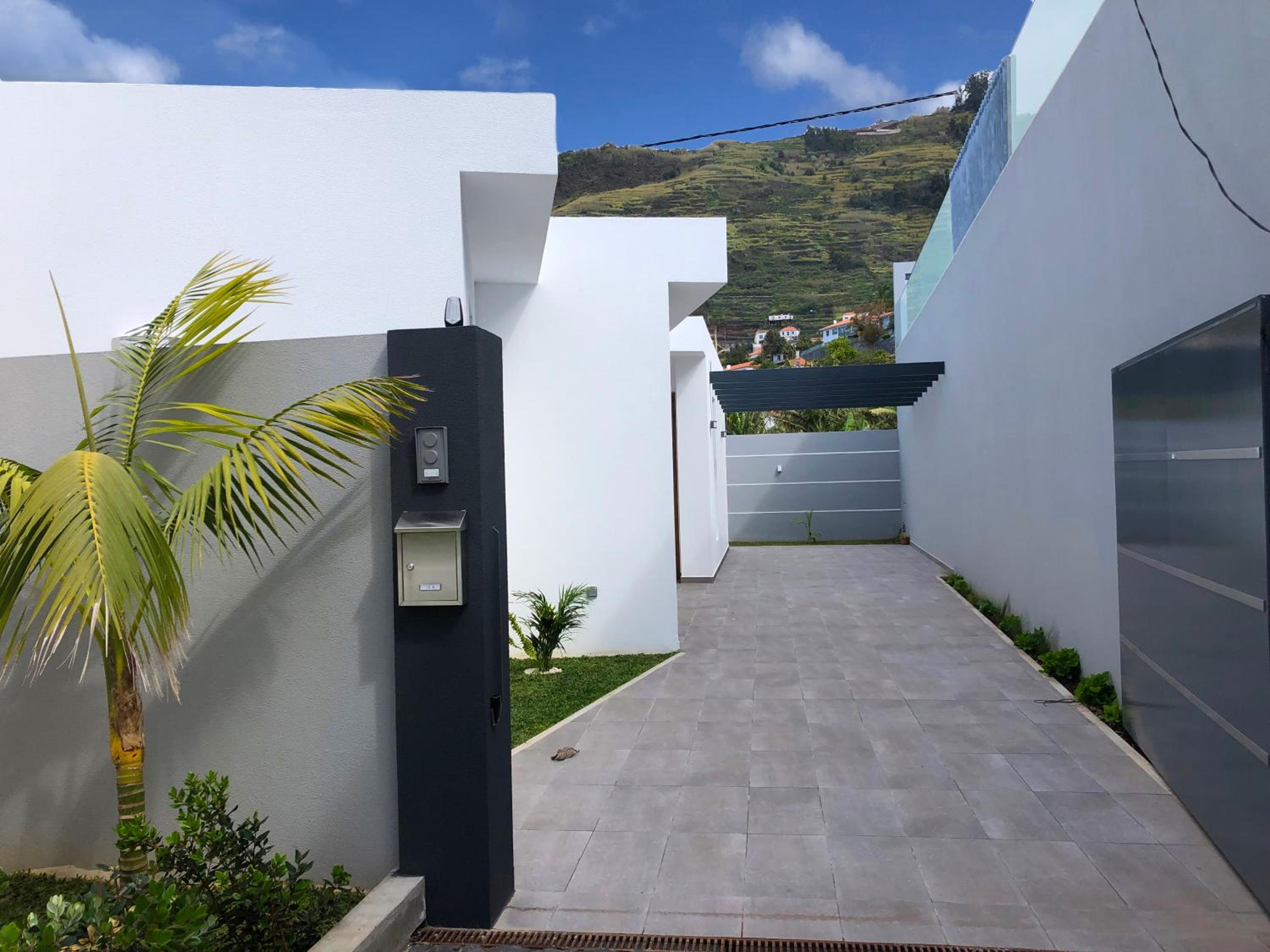 Three-Bedroom Villa photo 2