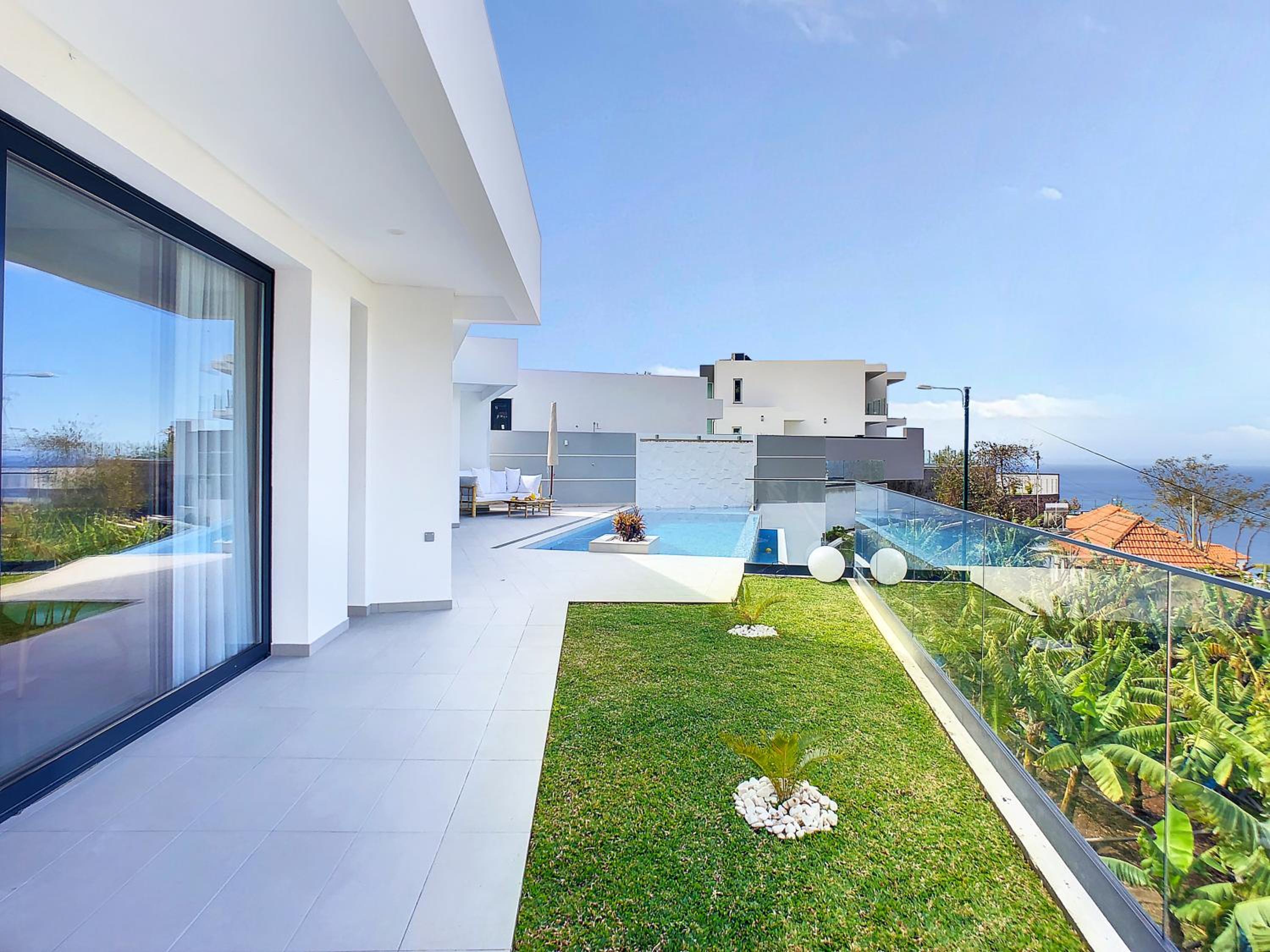 Three-Bedroom Villa photo 3