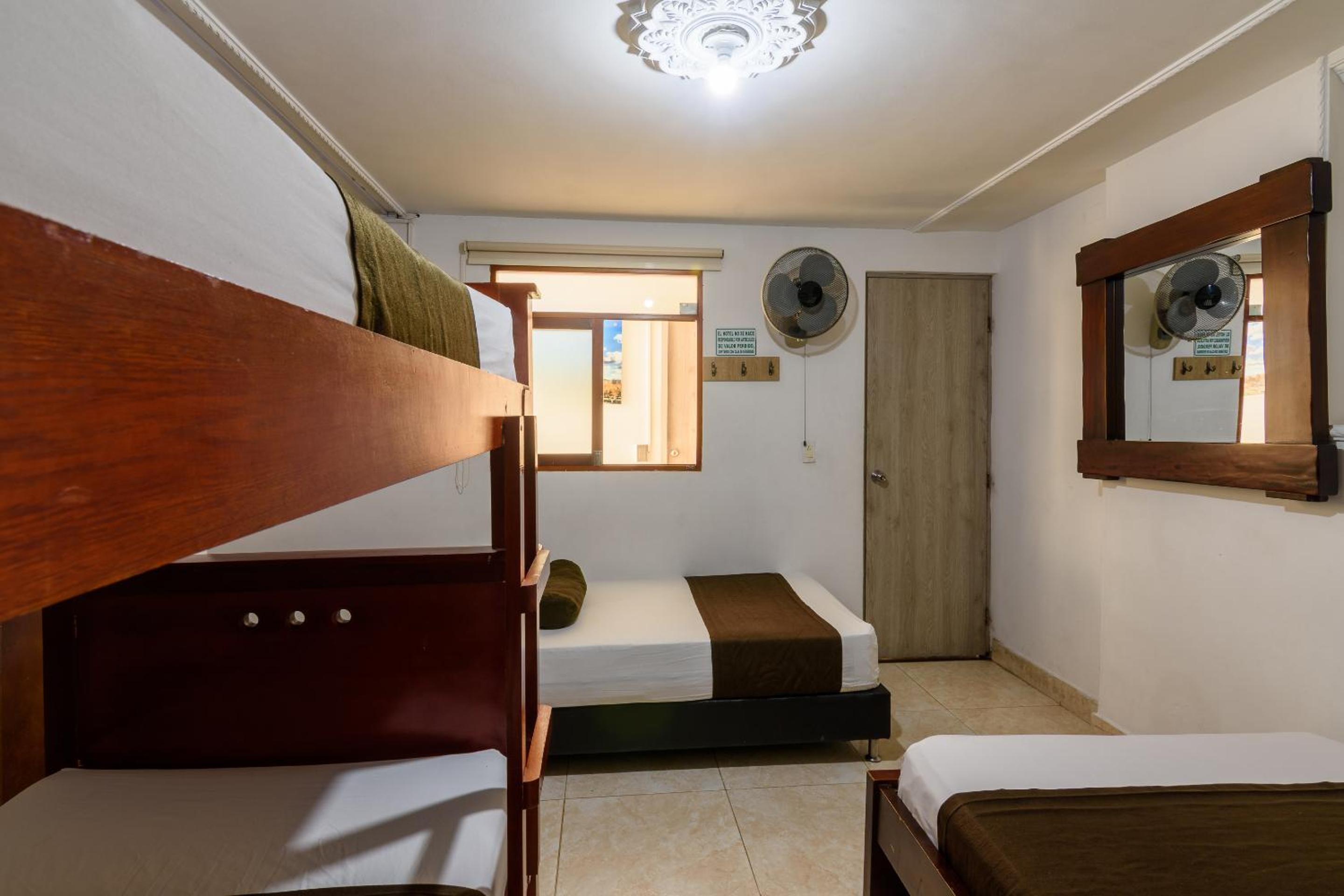 Budget Triple Room - Photo 9