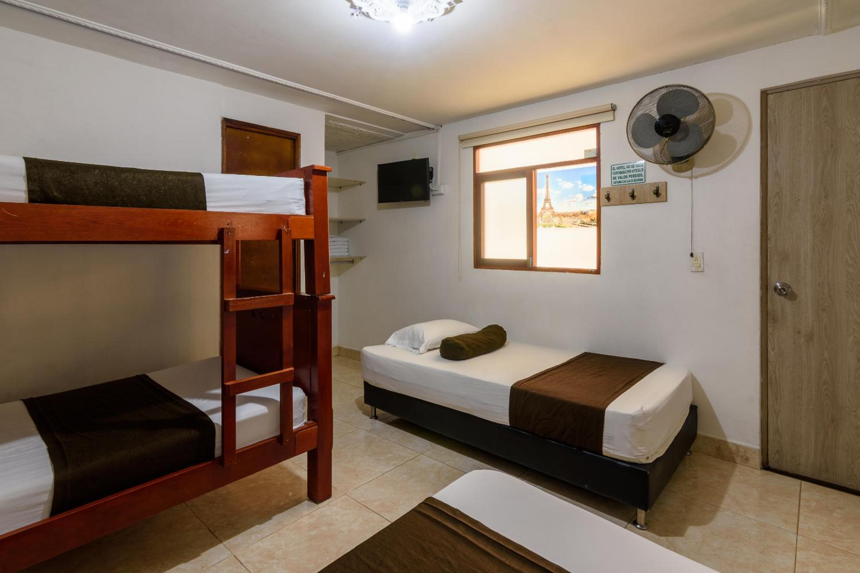 Budget Triple Room - Photo 10