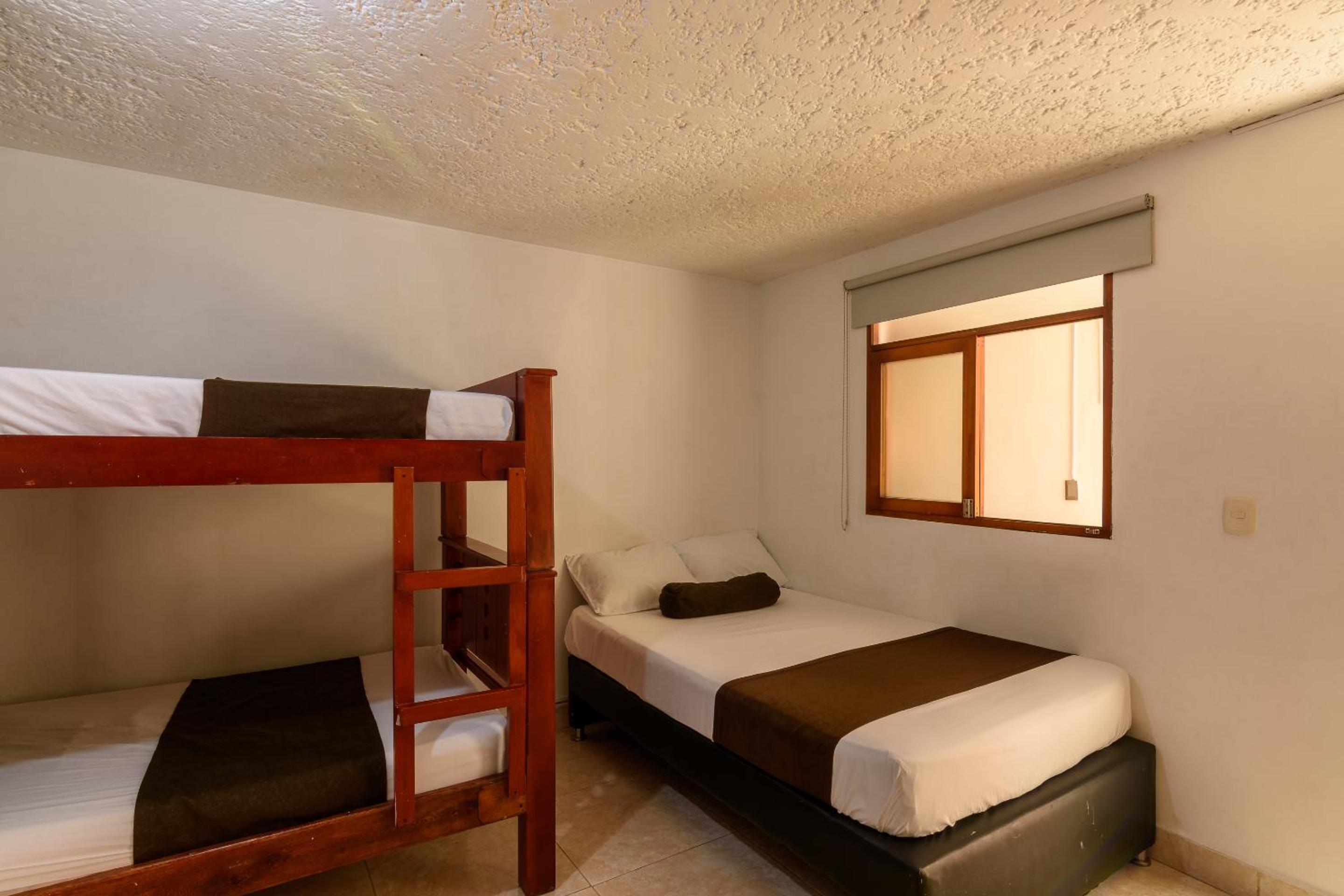 Budget Triple Room - Photo 11