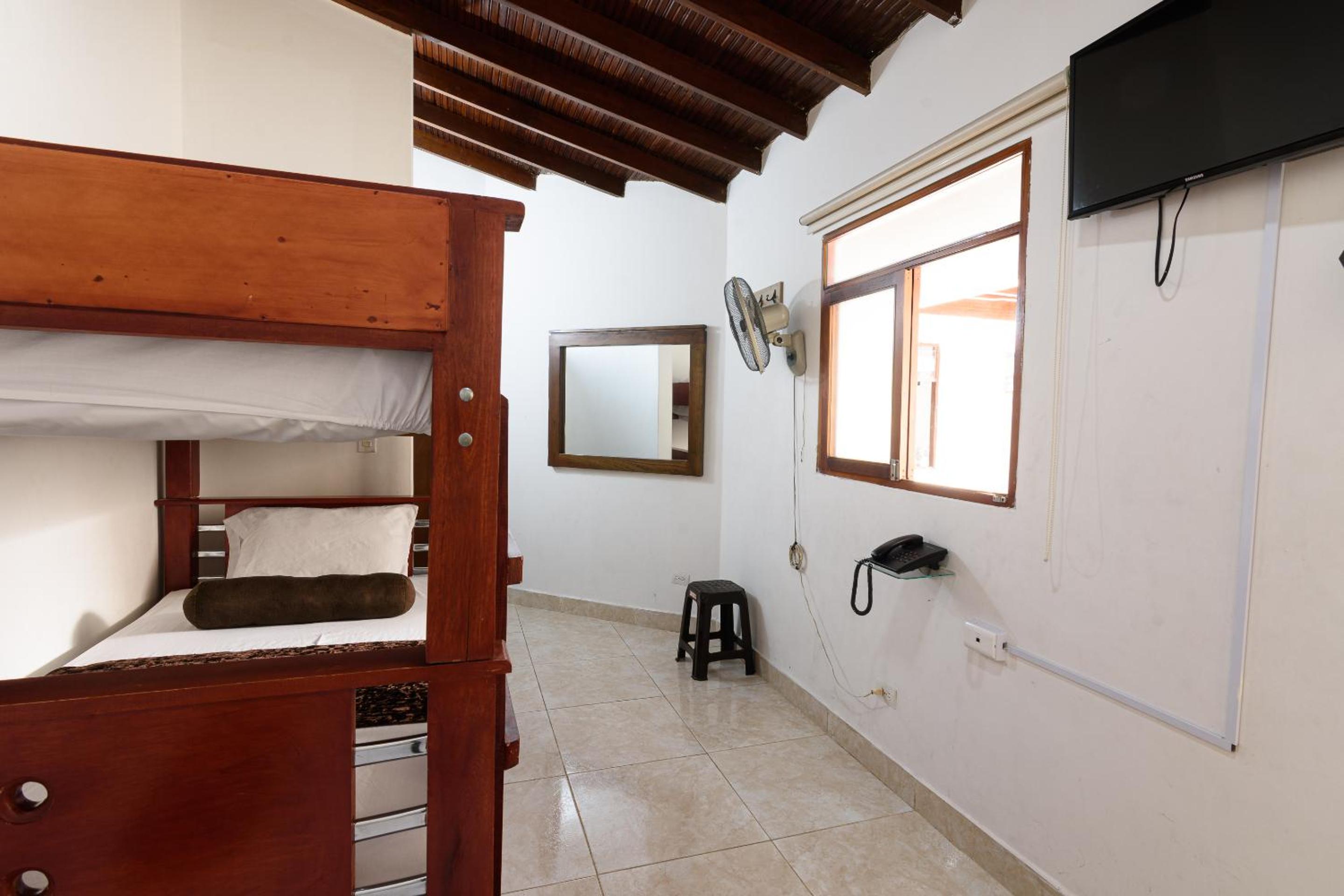 Budget Triple Room - Photo 12