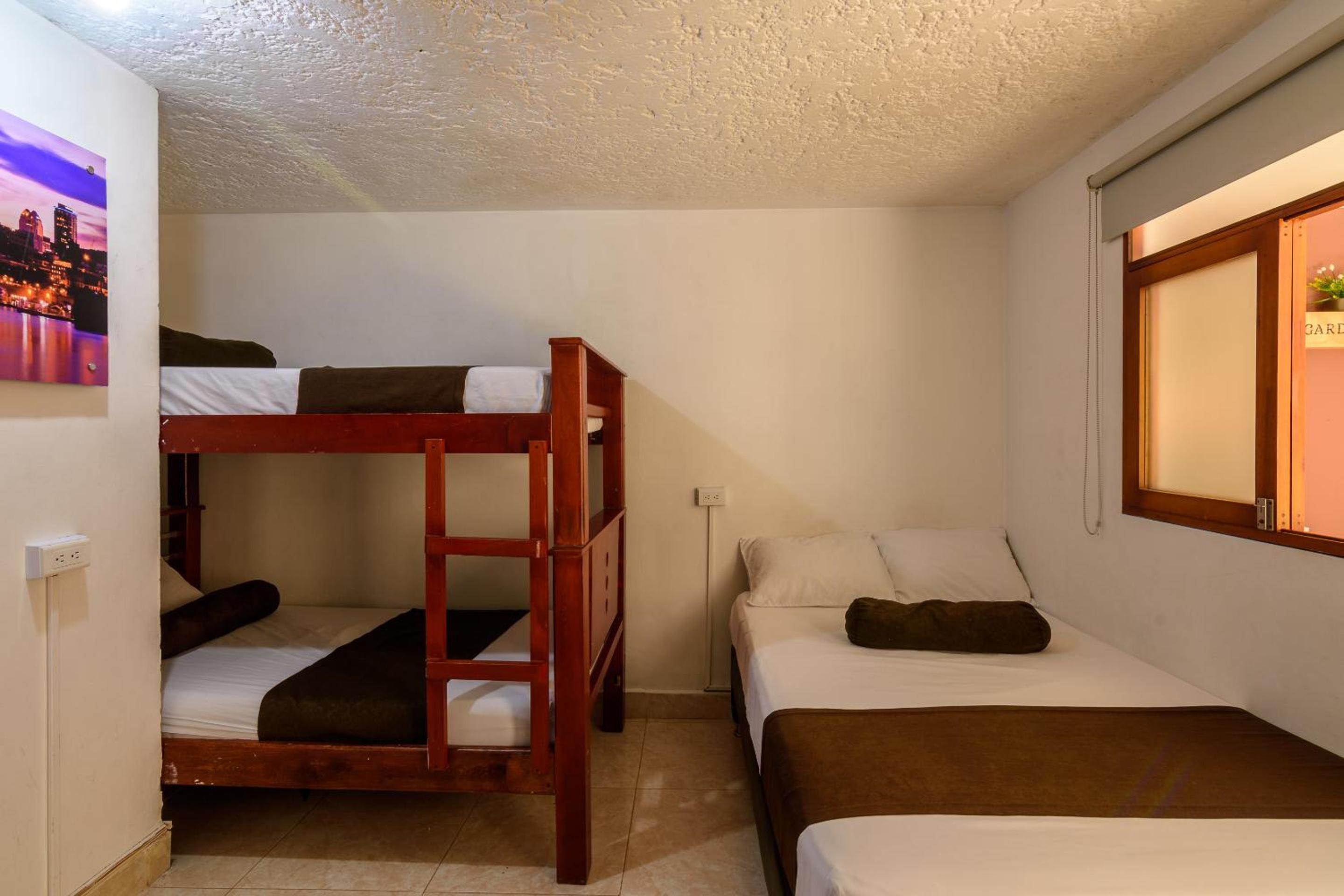 Budget Triple Room - Photo 13