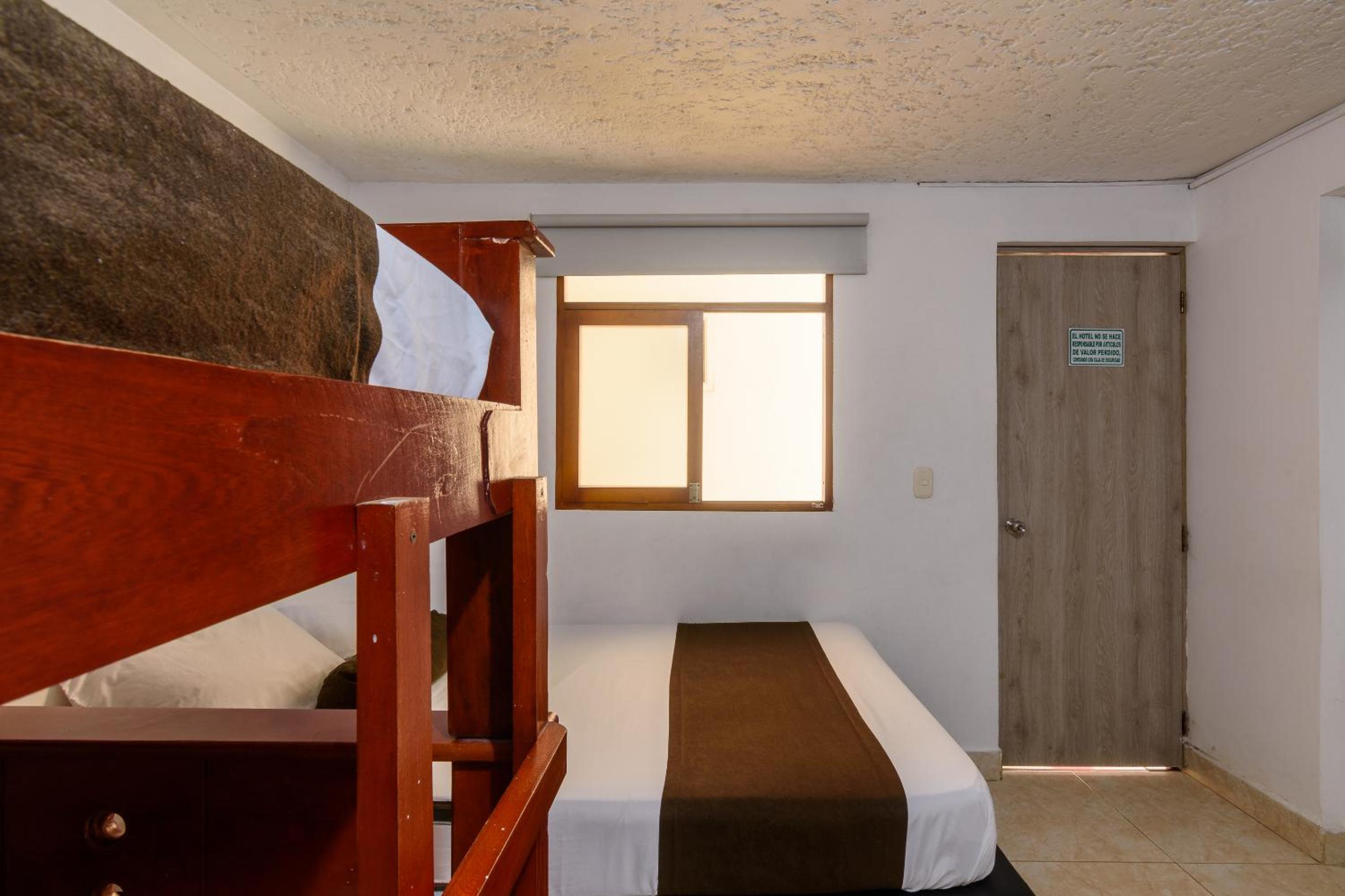 Budget Triple Room - Photo 16