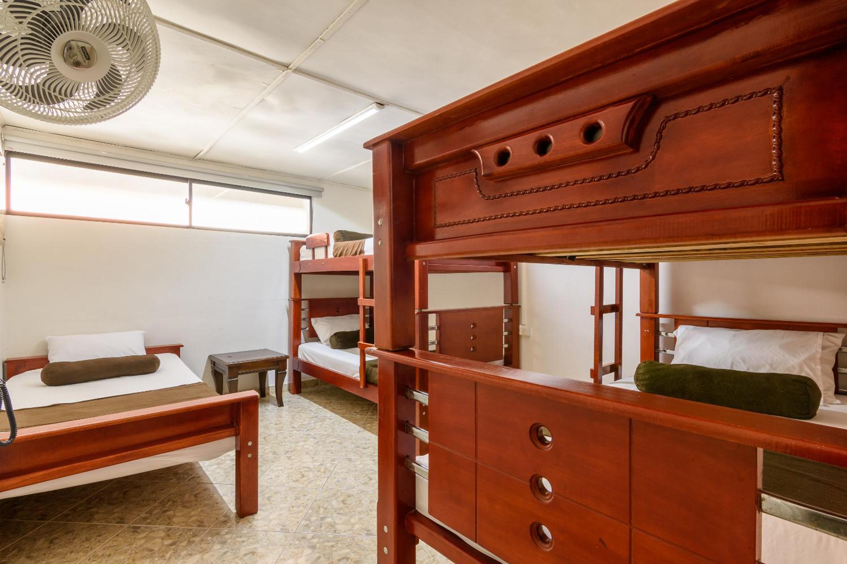Budget Triple Room - Photo 20