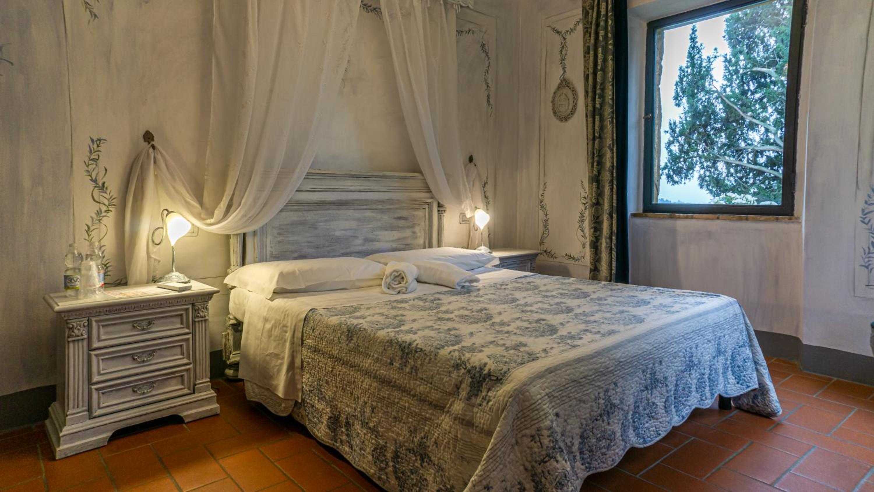 Double Room with Pool View - Photo 2