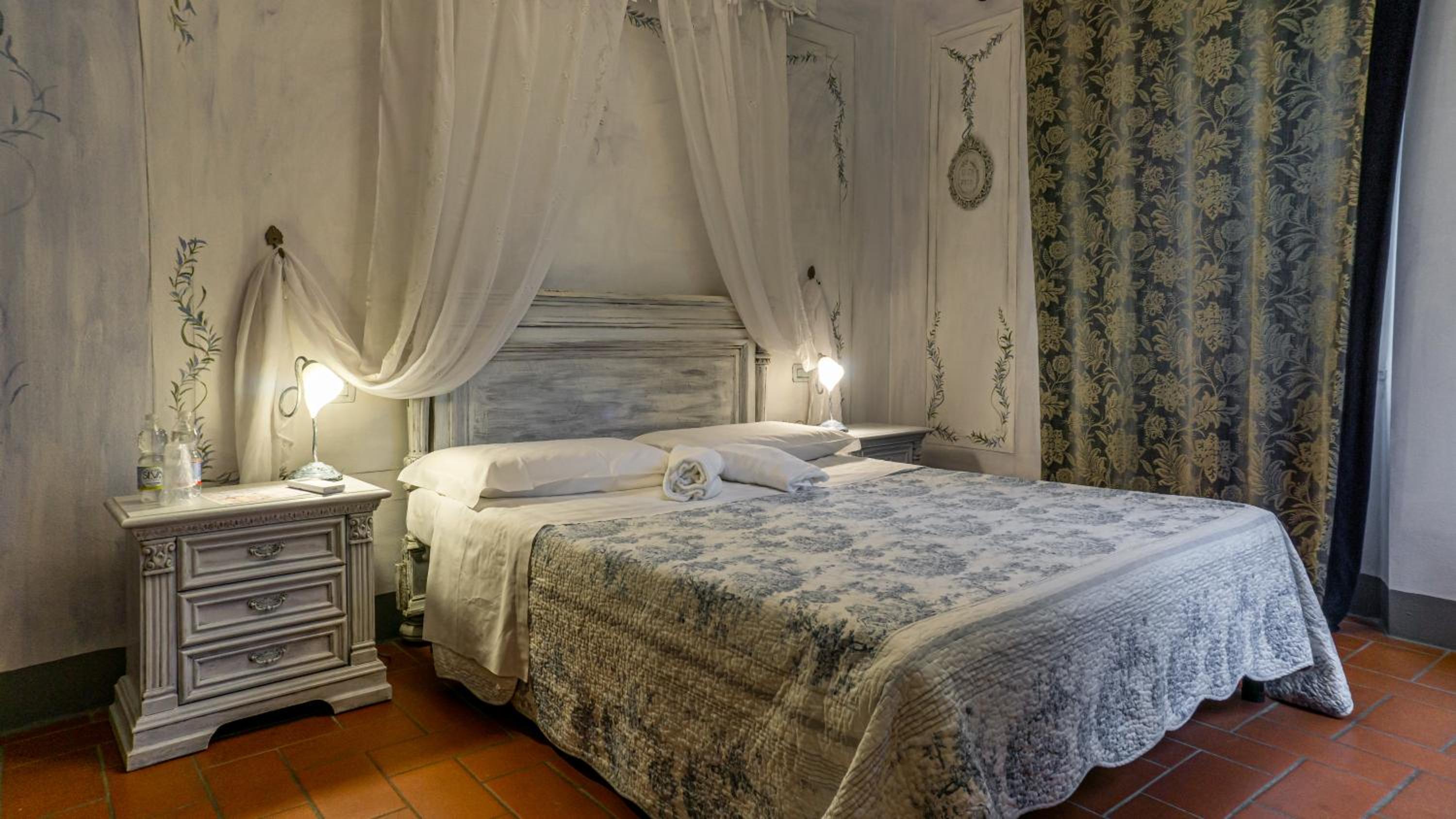 Double Room with Pool View - Photo 5