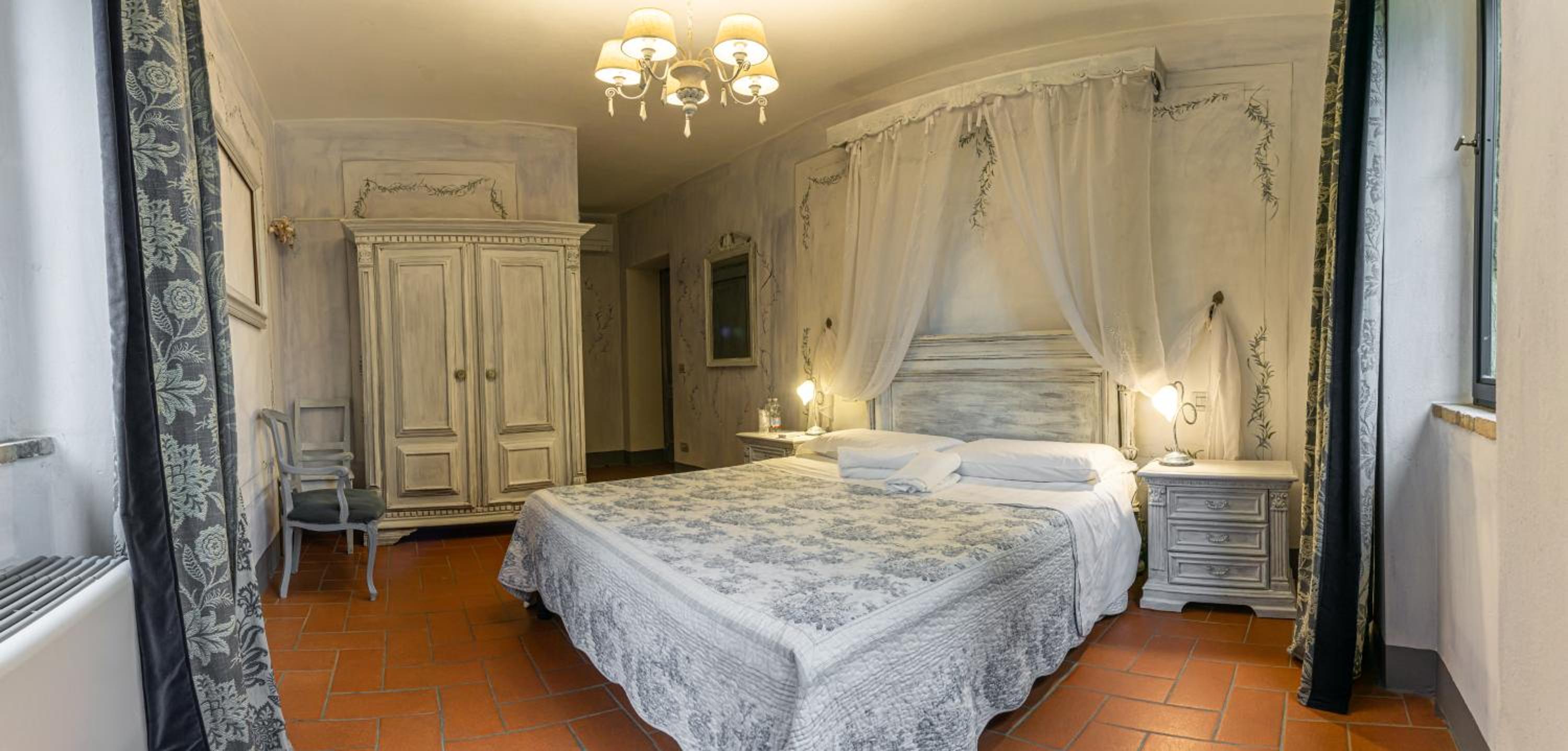 Double Room with Pool View - Photo 4