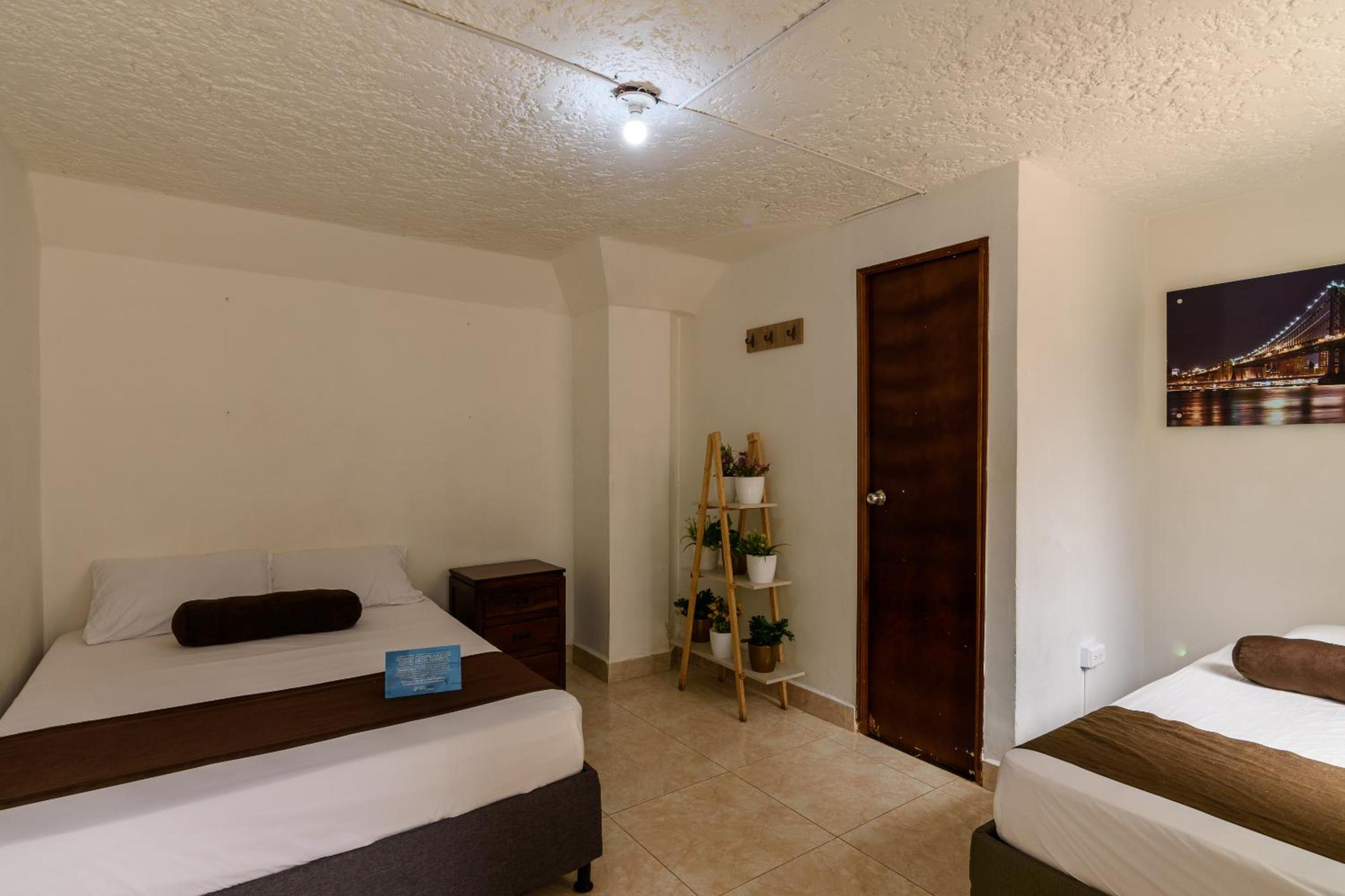 Budget Twin Room - Photo 1