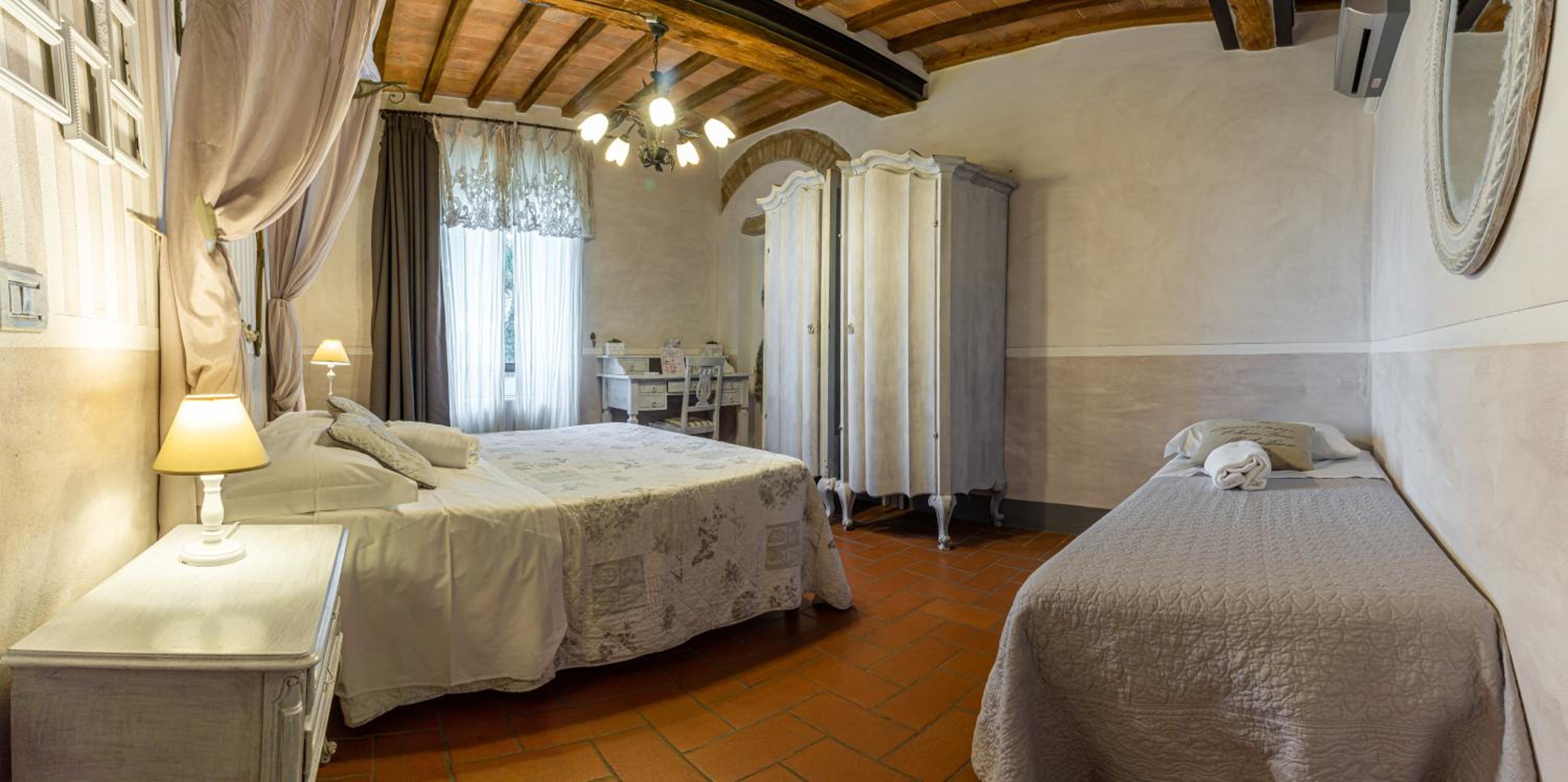 Triple Room with Pool View - Photo 1