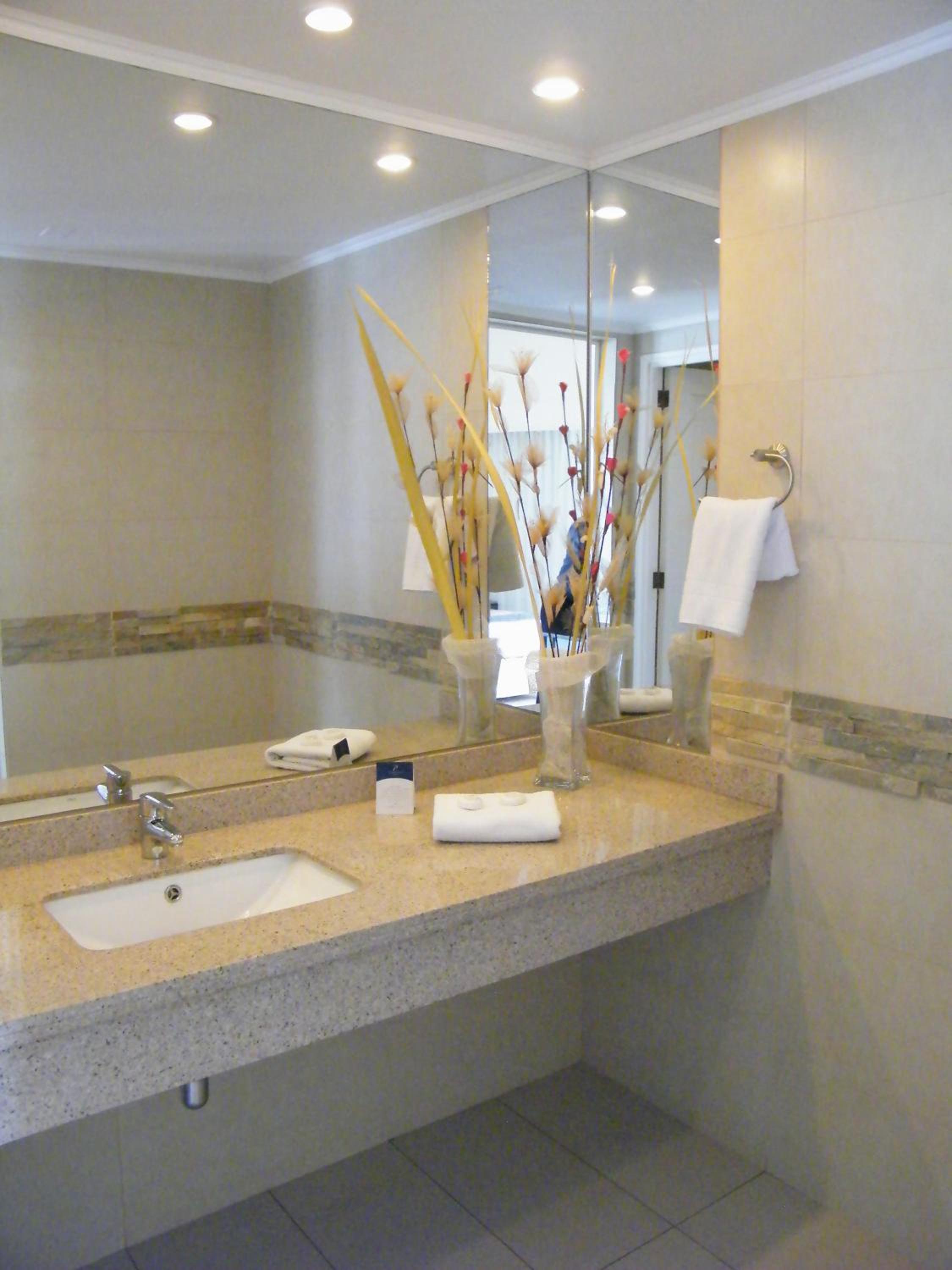 Double Room with City View - Photo 3