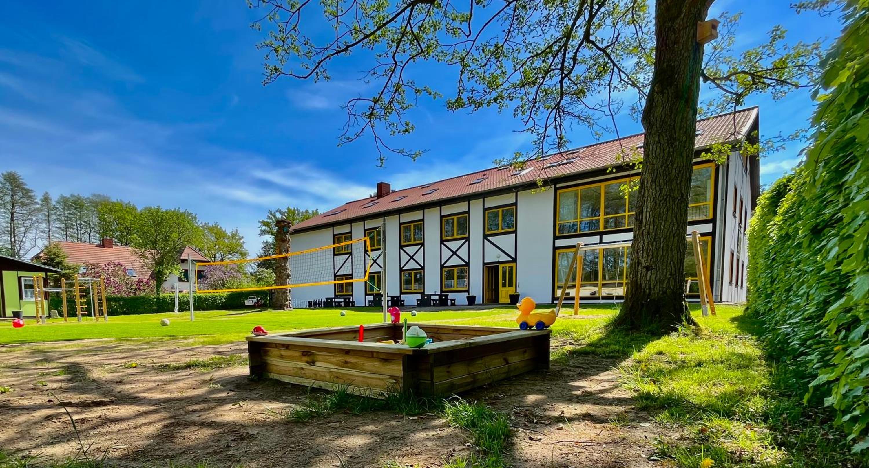 Seven-Bedroom House photo 2