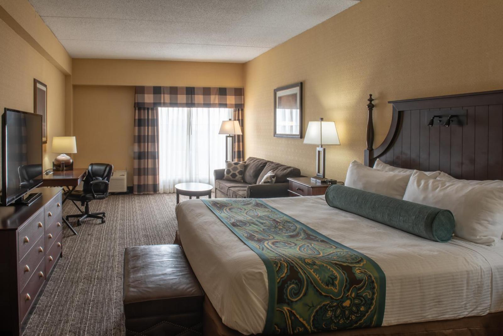 King Room with Balcony - Photo 1