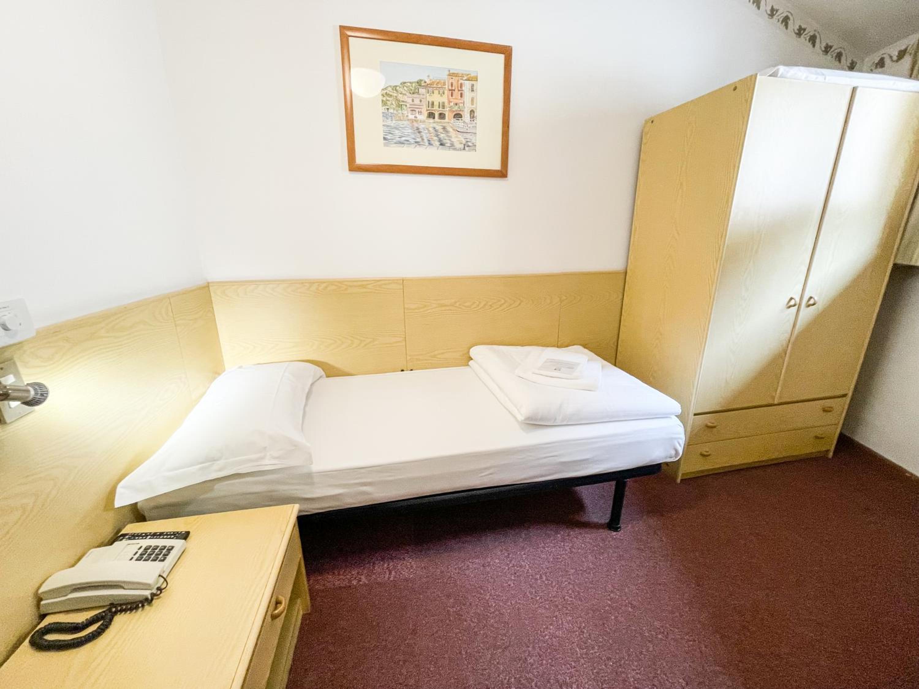 Single Room photo 2