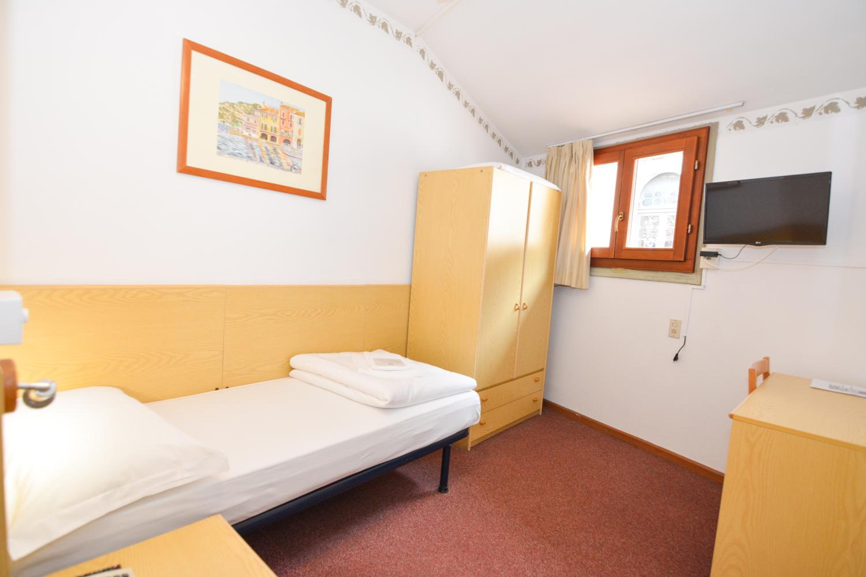 Single Room photo 3