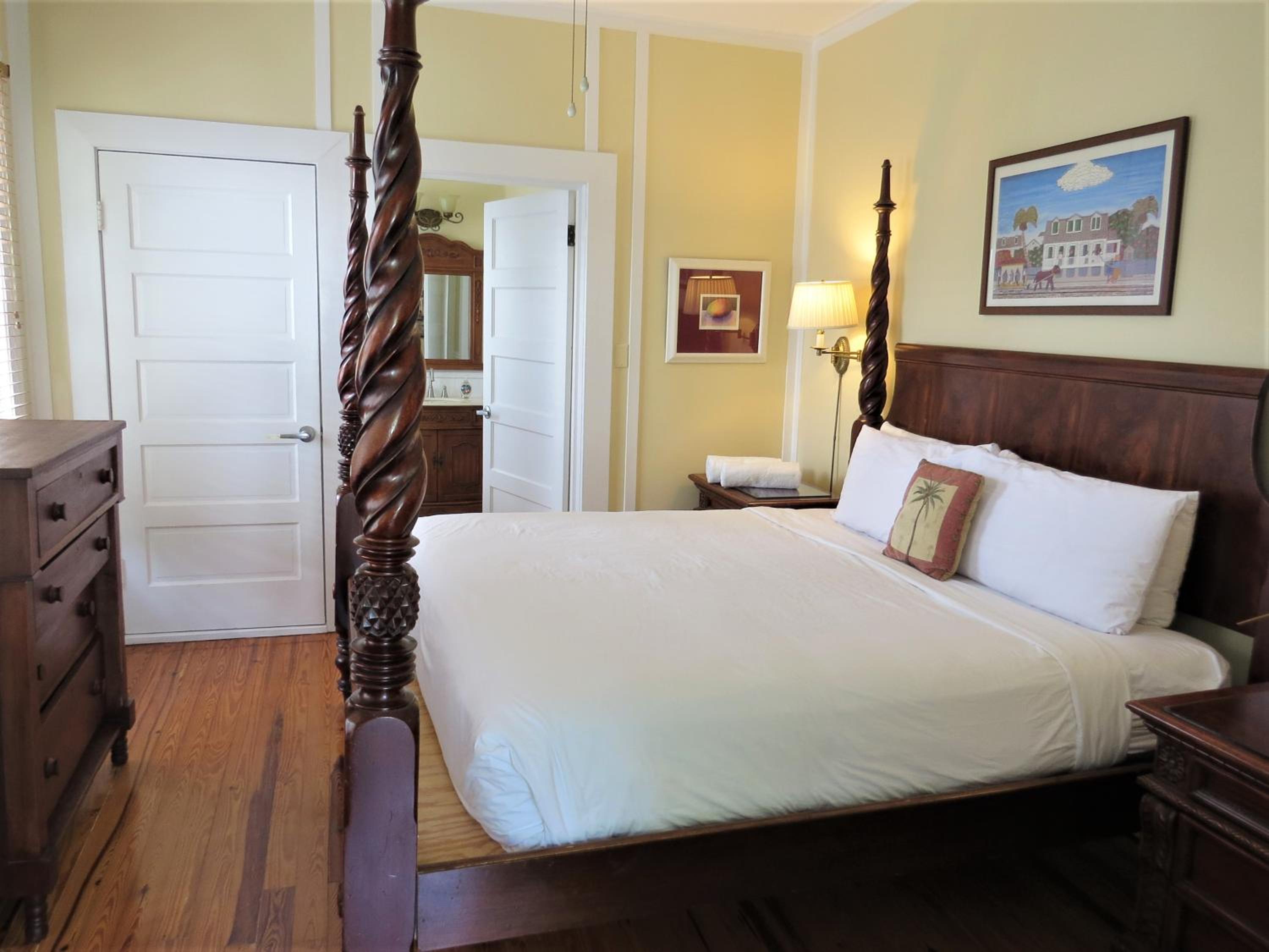 King Room with Hot Tub (Havana Cabana)