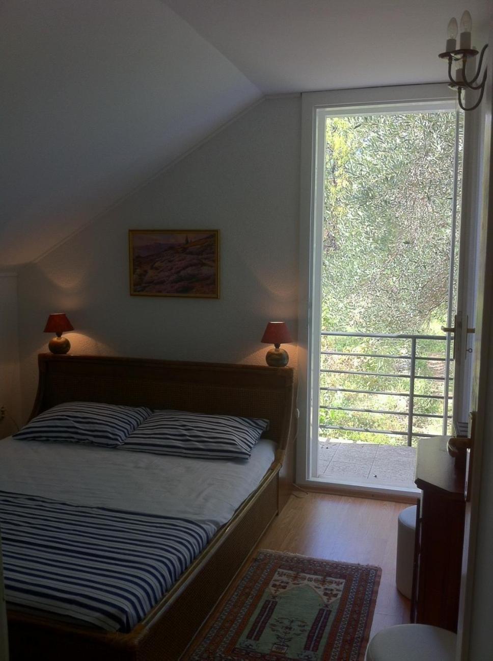 Three-Bedroom House photo 3