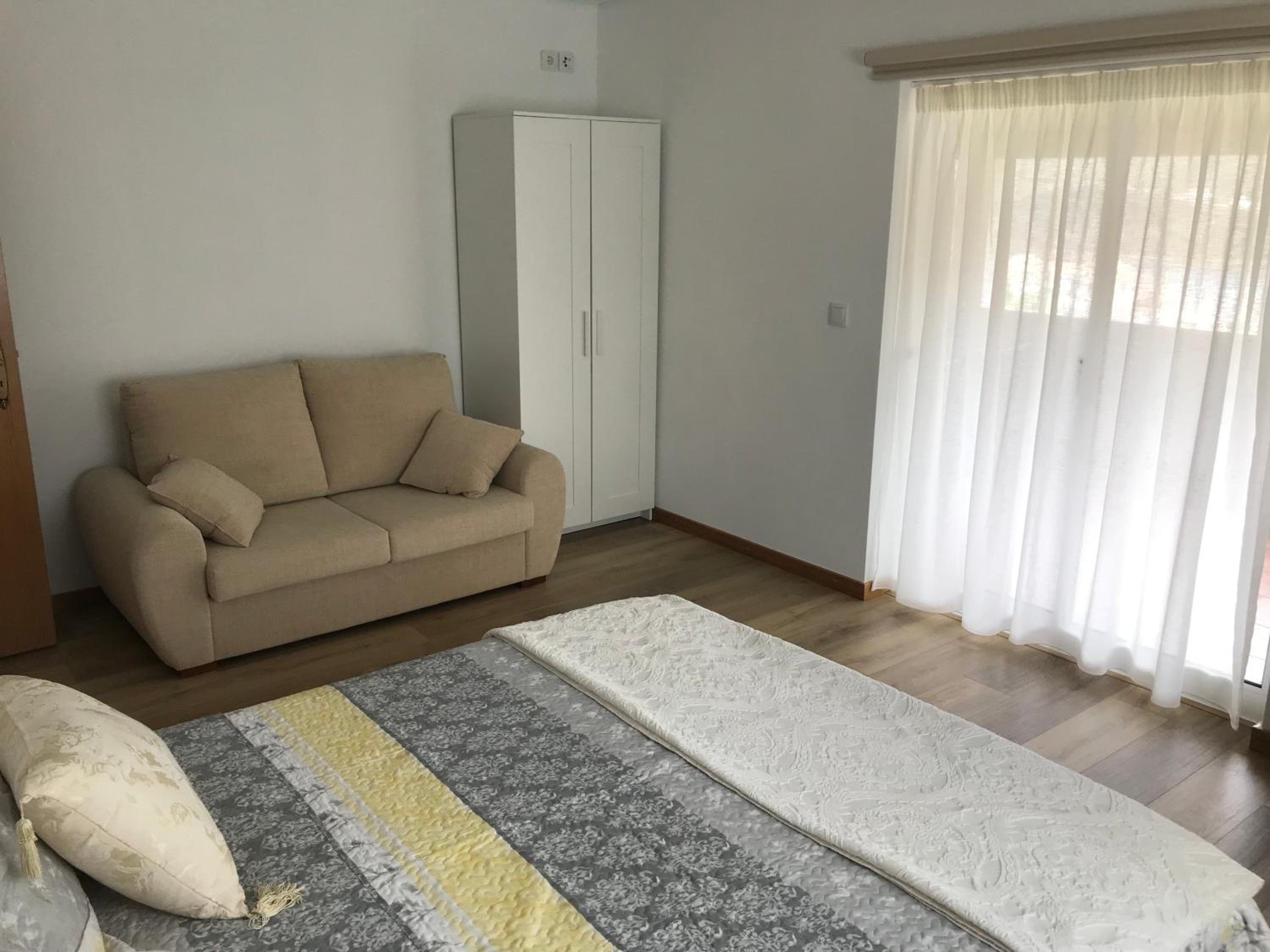 Two-Bedroom House - Photo 1