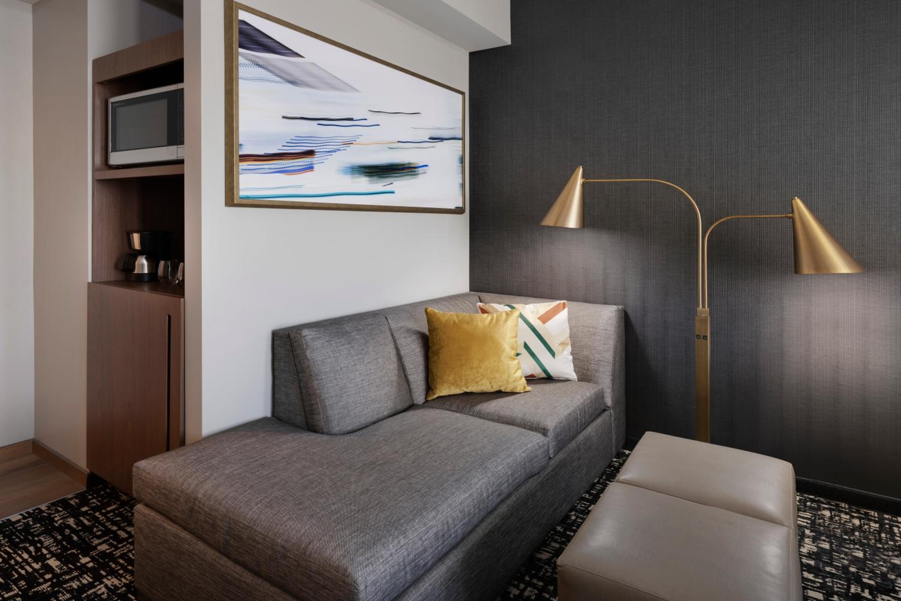 Den Guestroom | King Bed