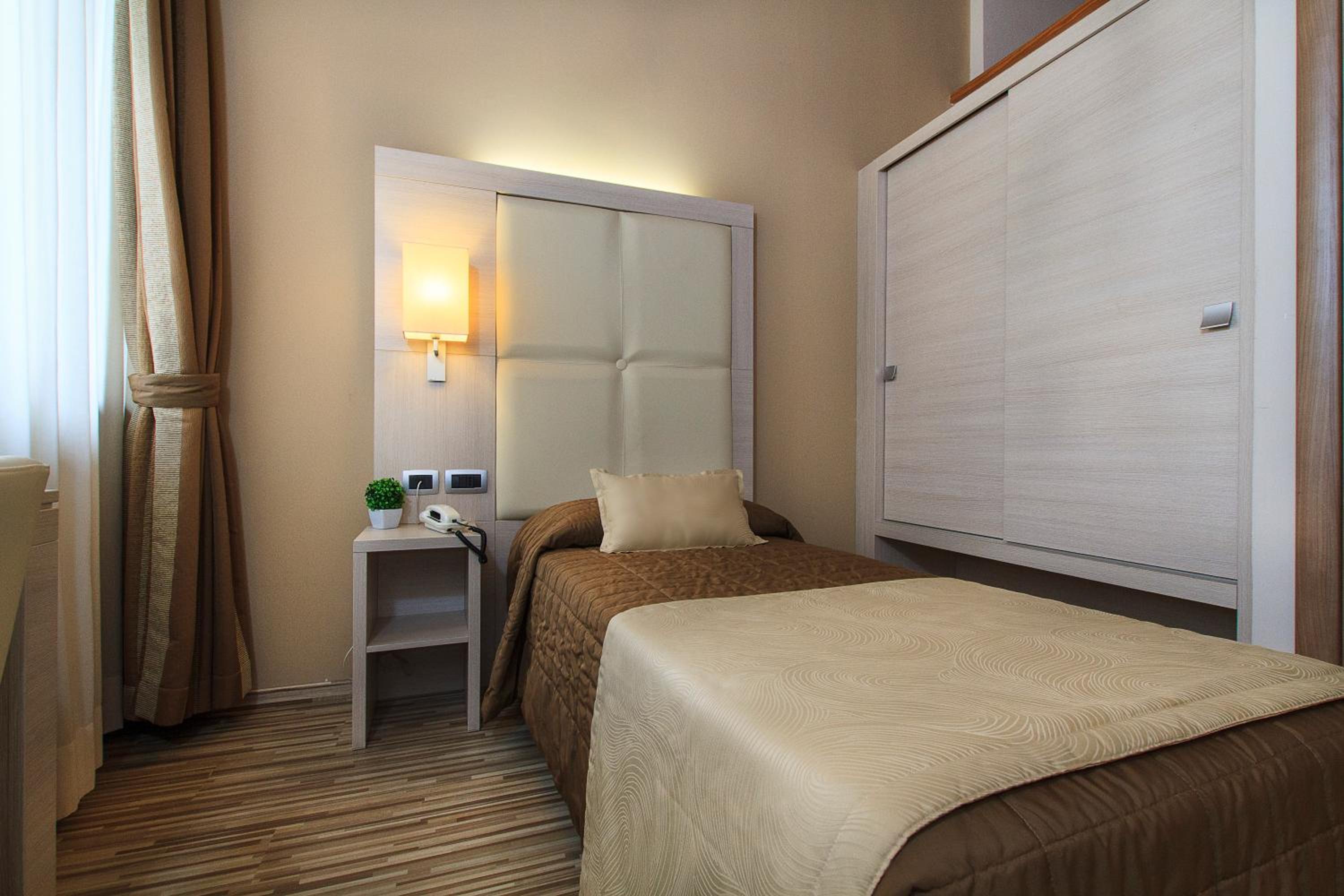 Single Room photo 3