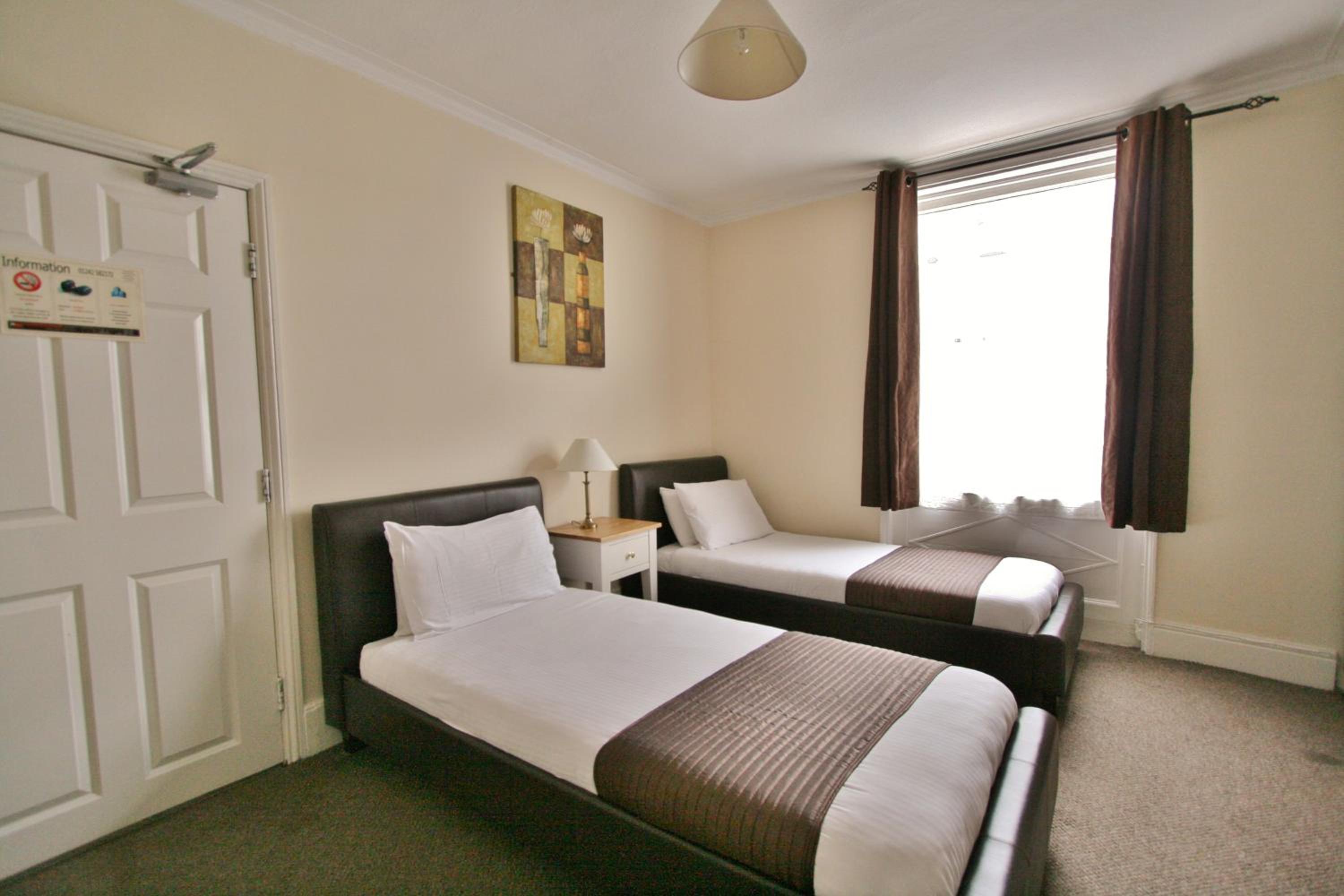 En Suite Twin Room - Photo 2