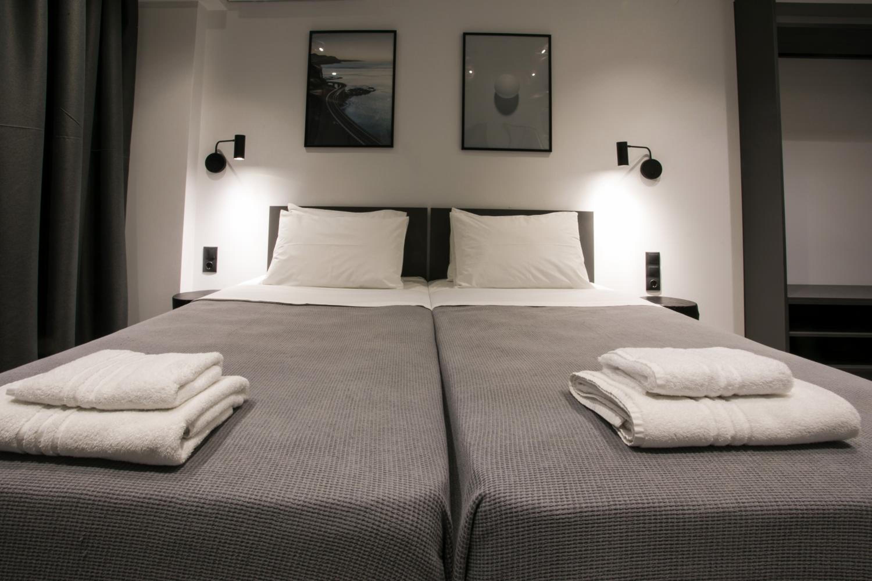 Deluxe Double or Twin Room with Balcony - Photo 7