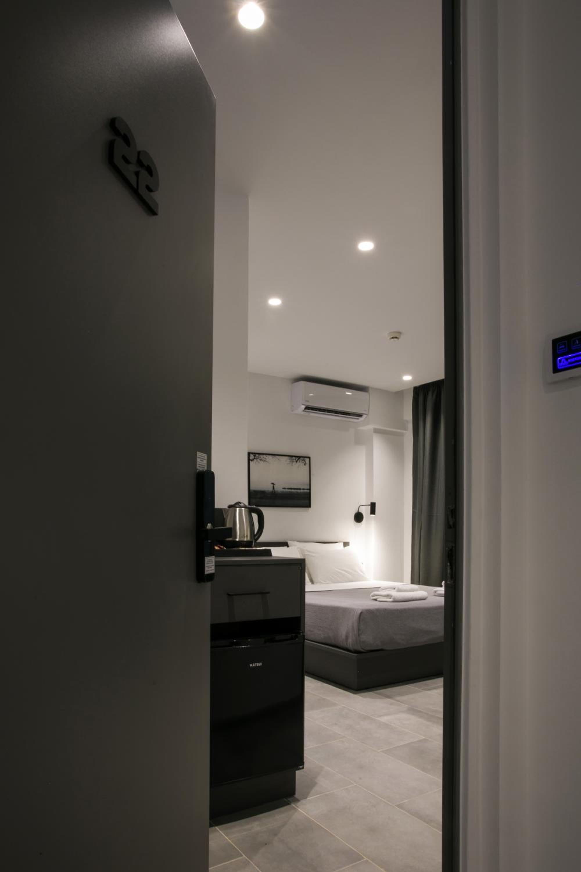 Standard Double Room - Photo 15
