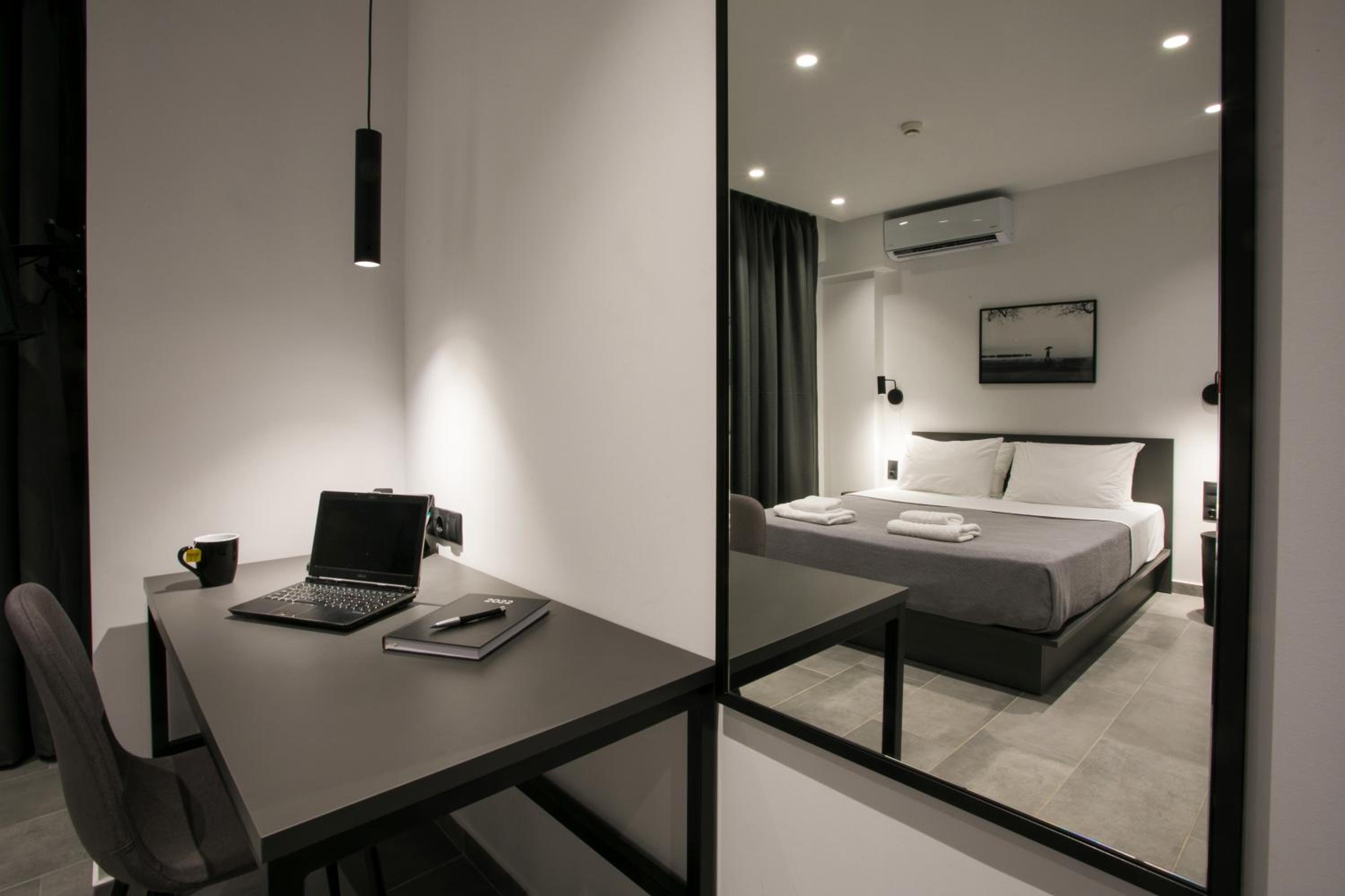 Standard Double Room - Photo 13