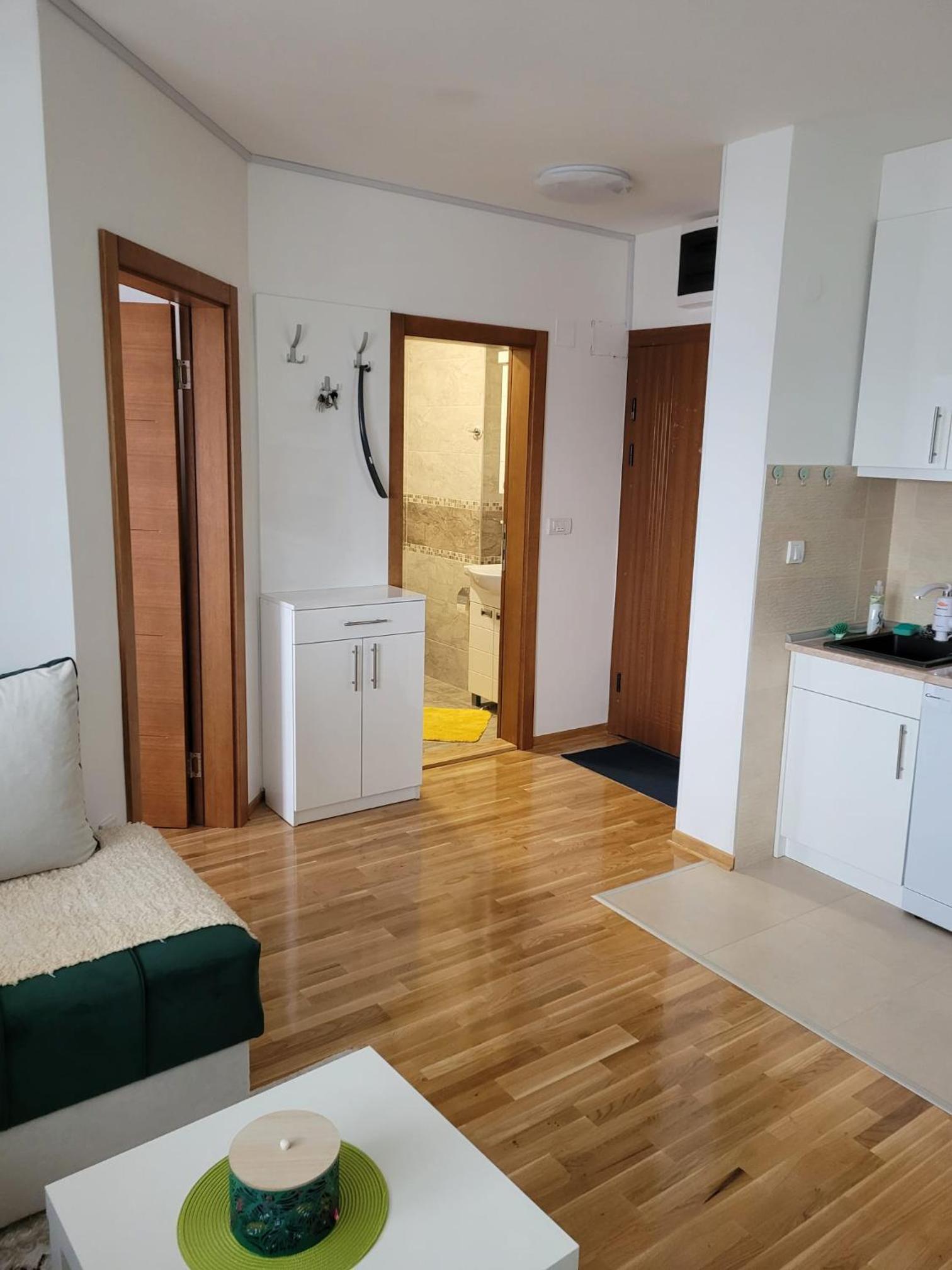 One-Bedroom Apartment photo 1