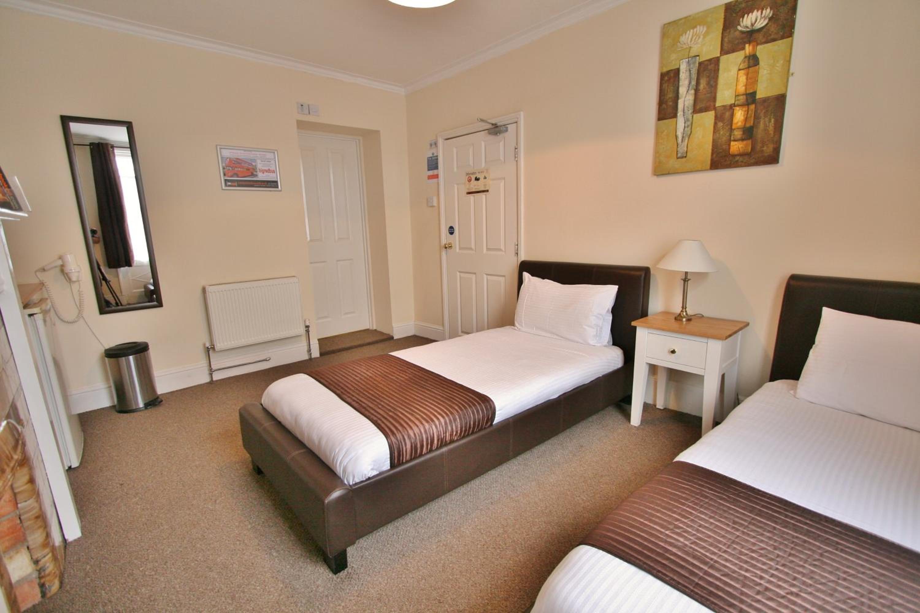 En Suite Twin Room - Photo 3