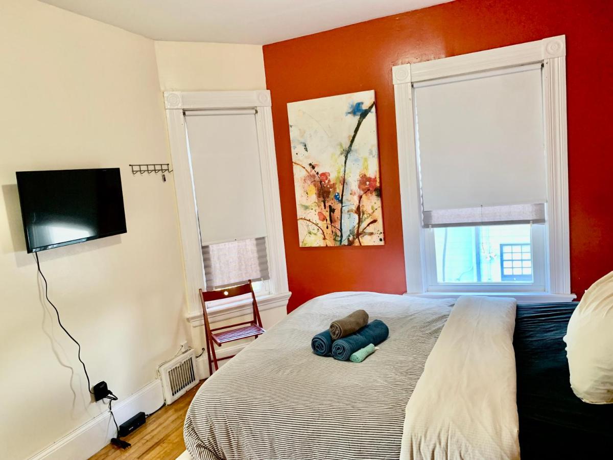 Queen Room photo 2