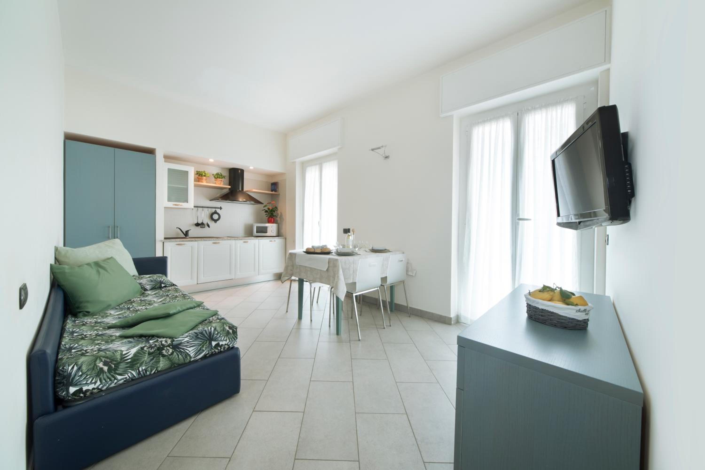 One-Bedroom Apartment with Balcony photo 1