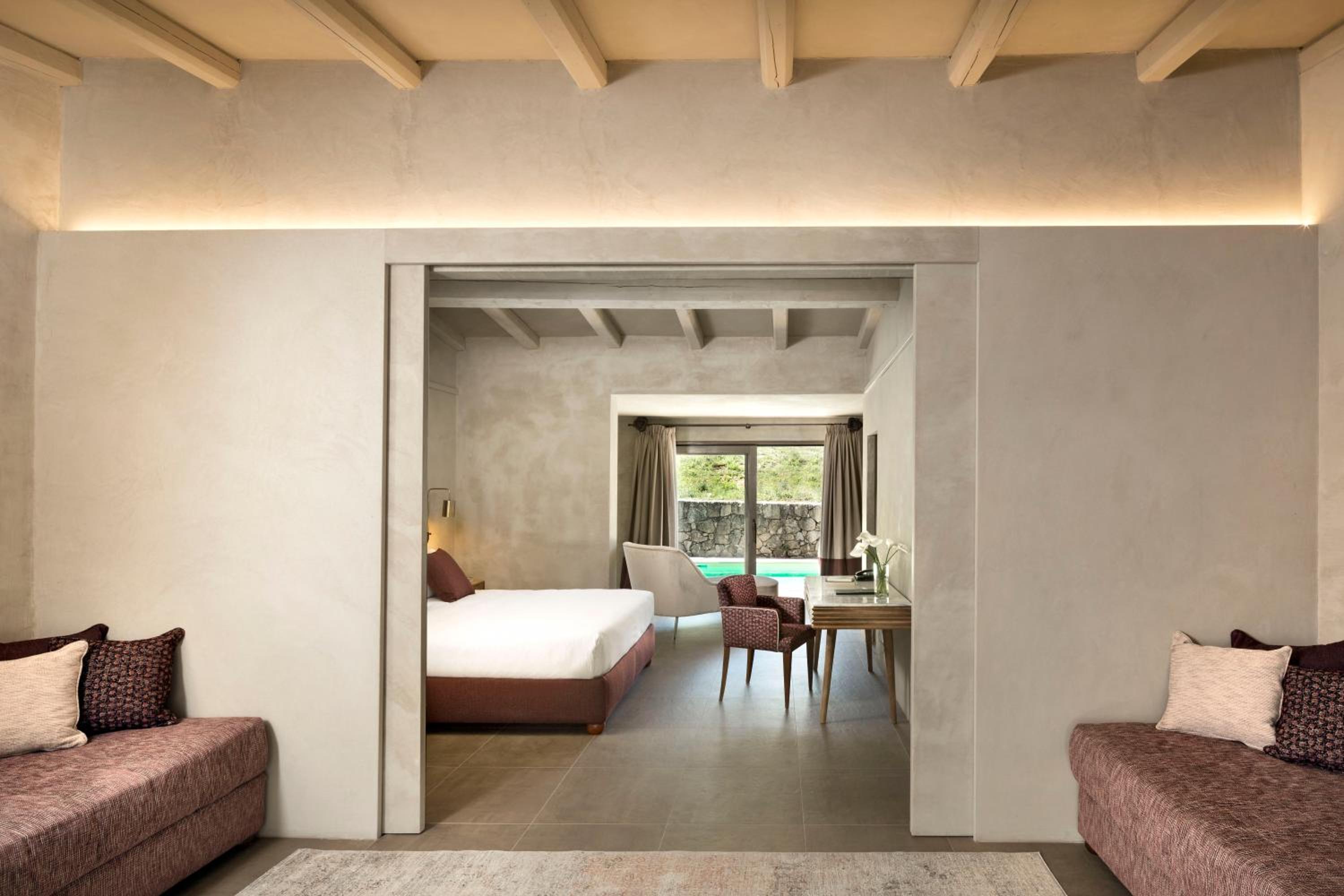 Suite with Private Pool - Photo 10