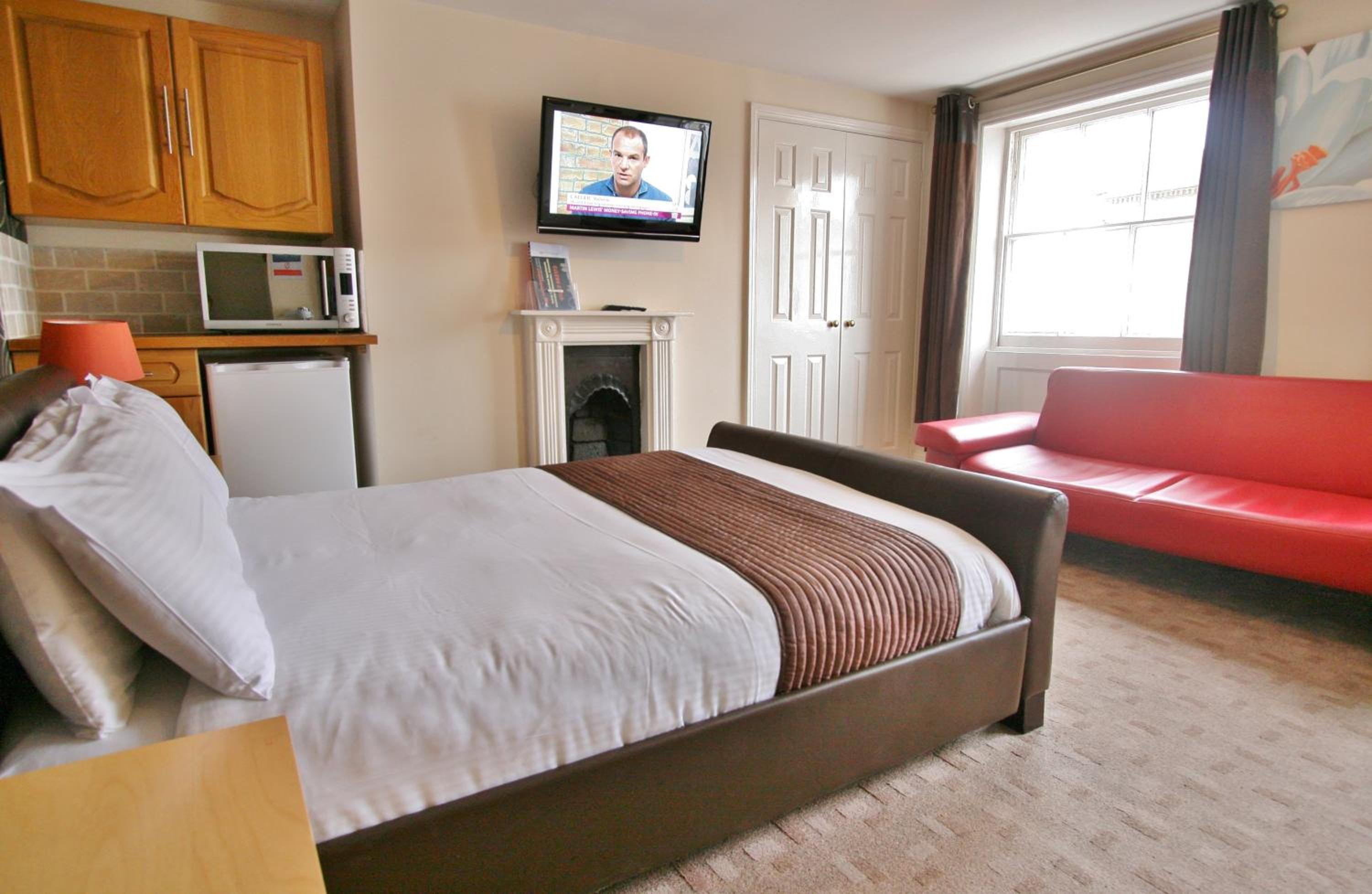 Family Room (3 Adults) - Photo 4