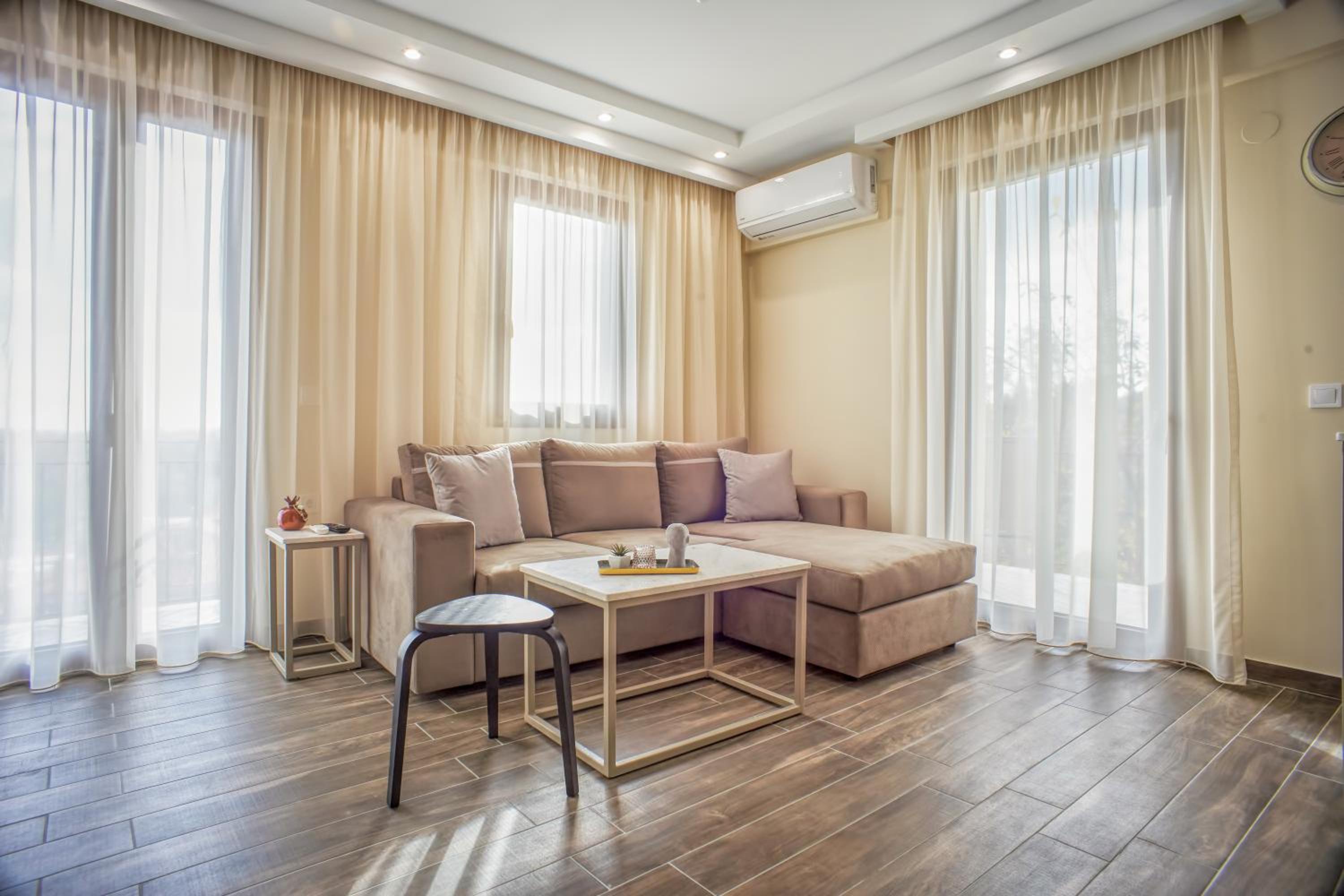 One-Bedroom Apartment - Photo 3