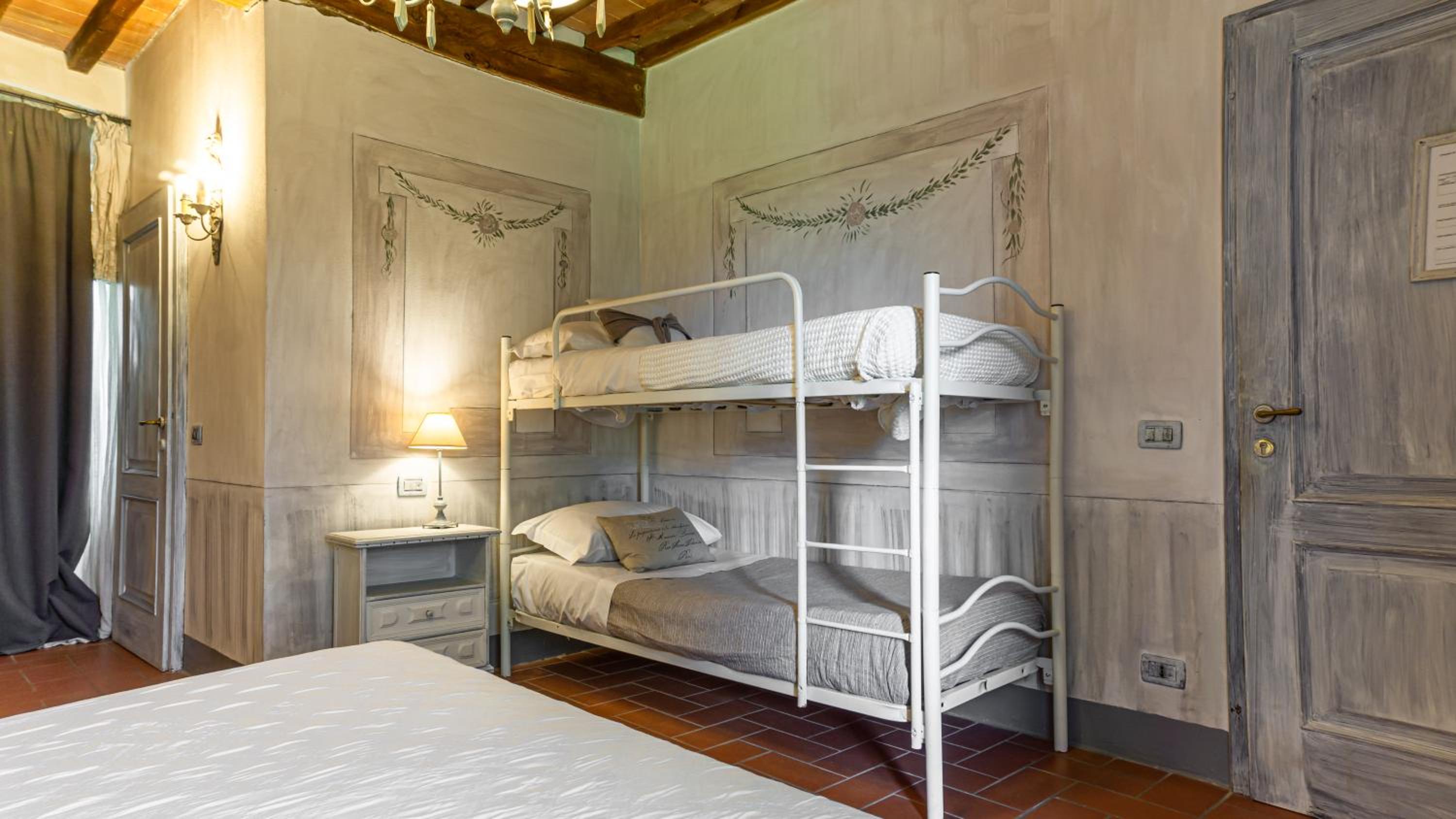 Deluxe Quadruple Room - Photo 12