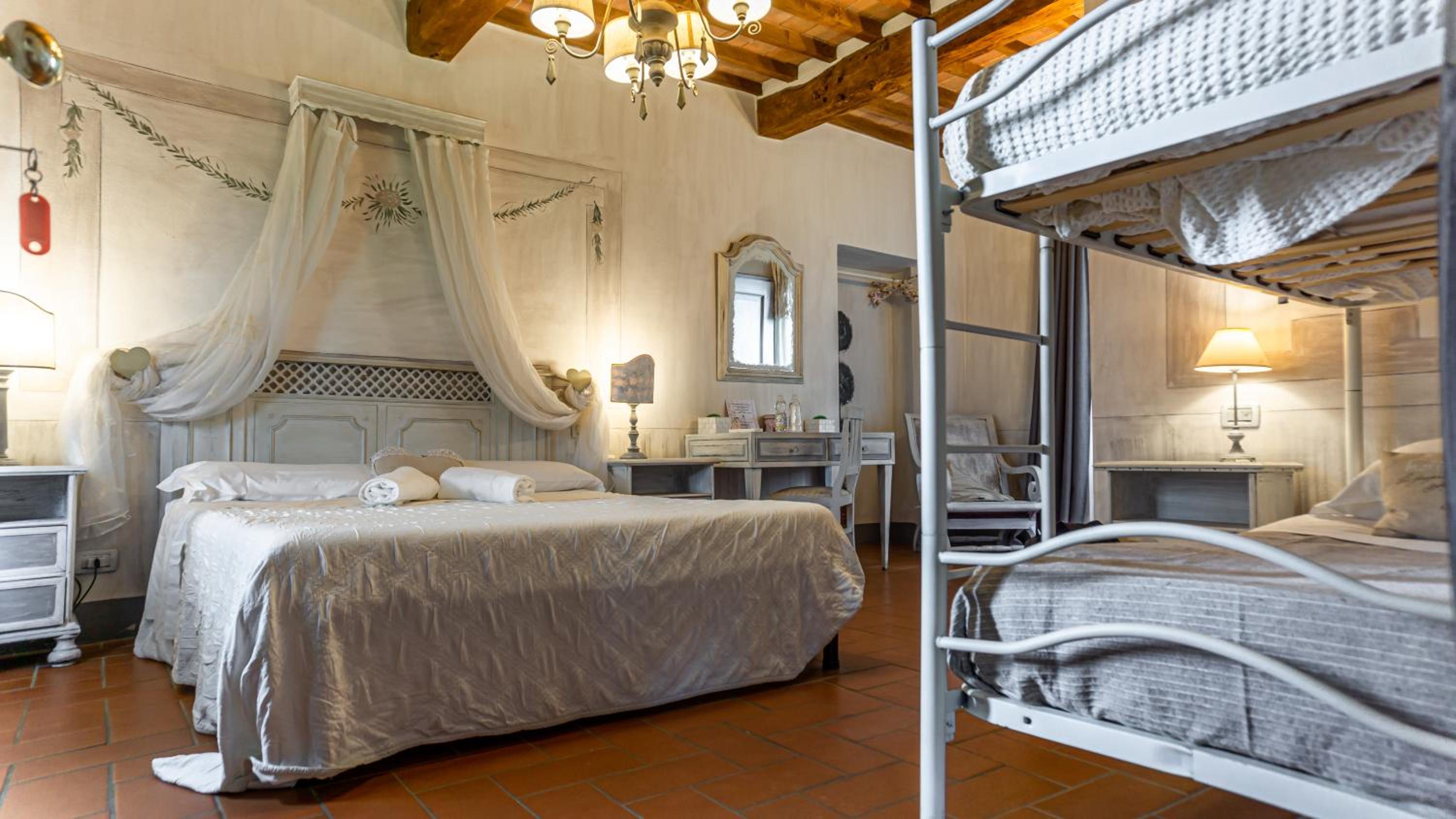 Deluxe Quadruple Room - Photo 4