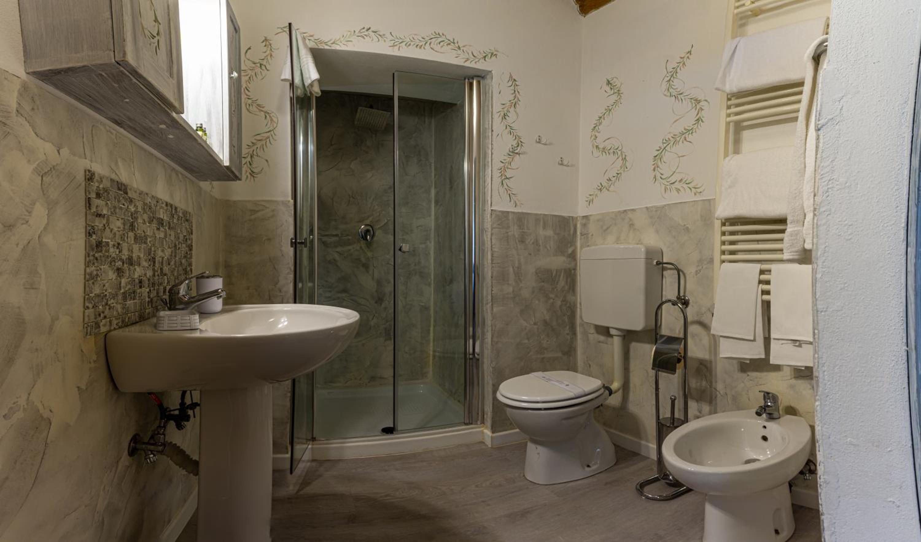 Deluxe Quadruple Room - Photo 6