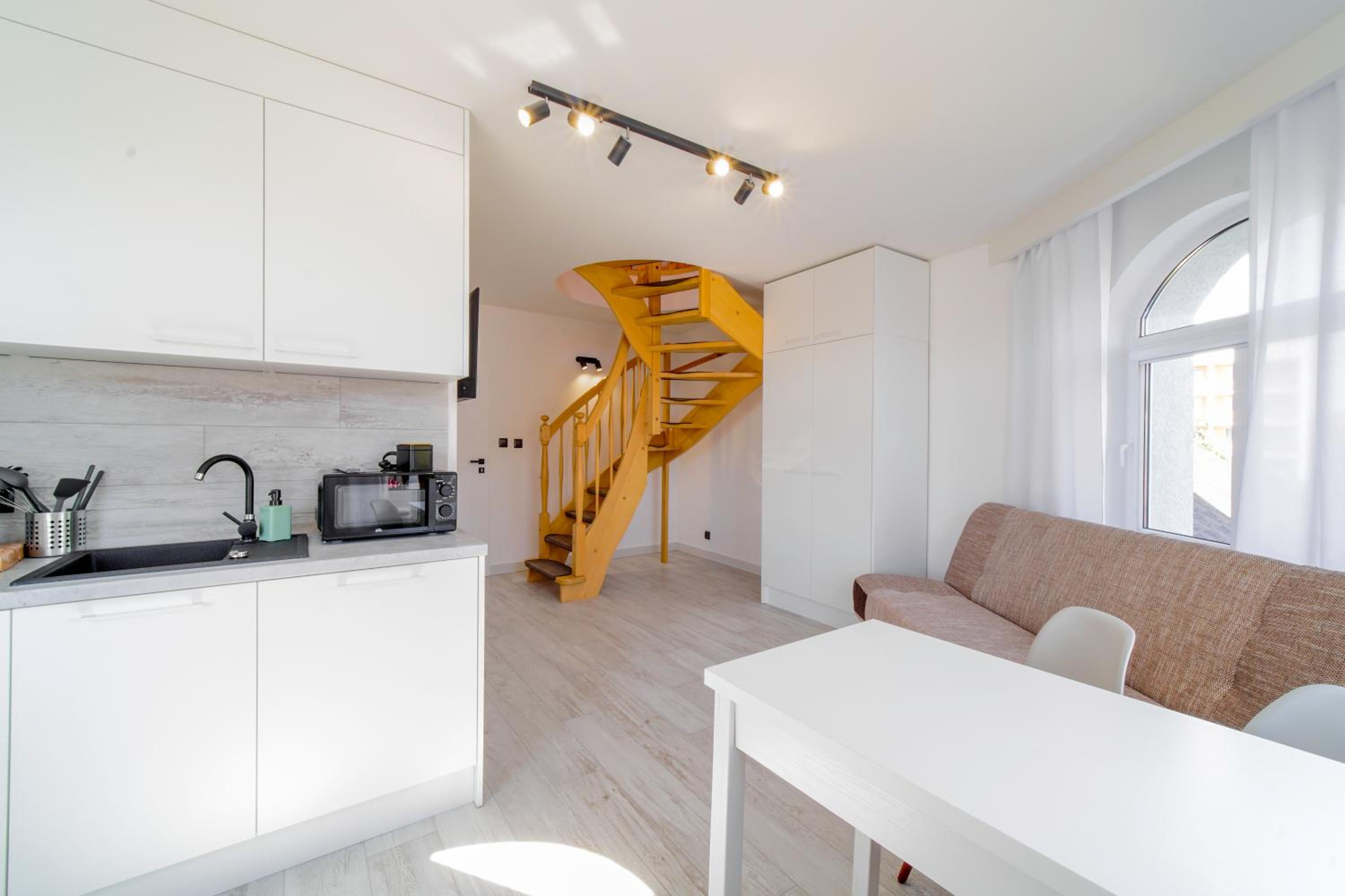 One-Bedroom Apartment - Photo 3