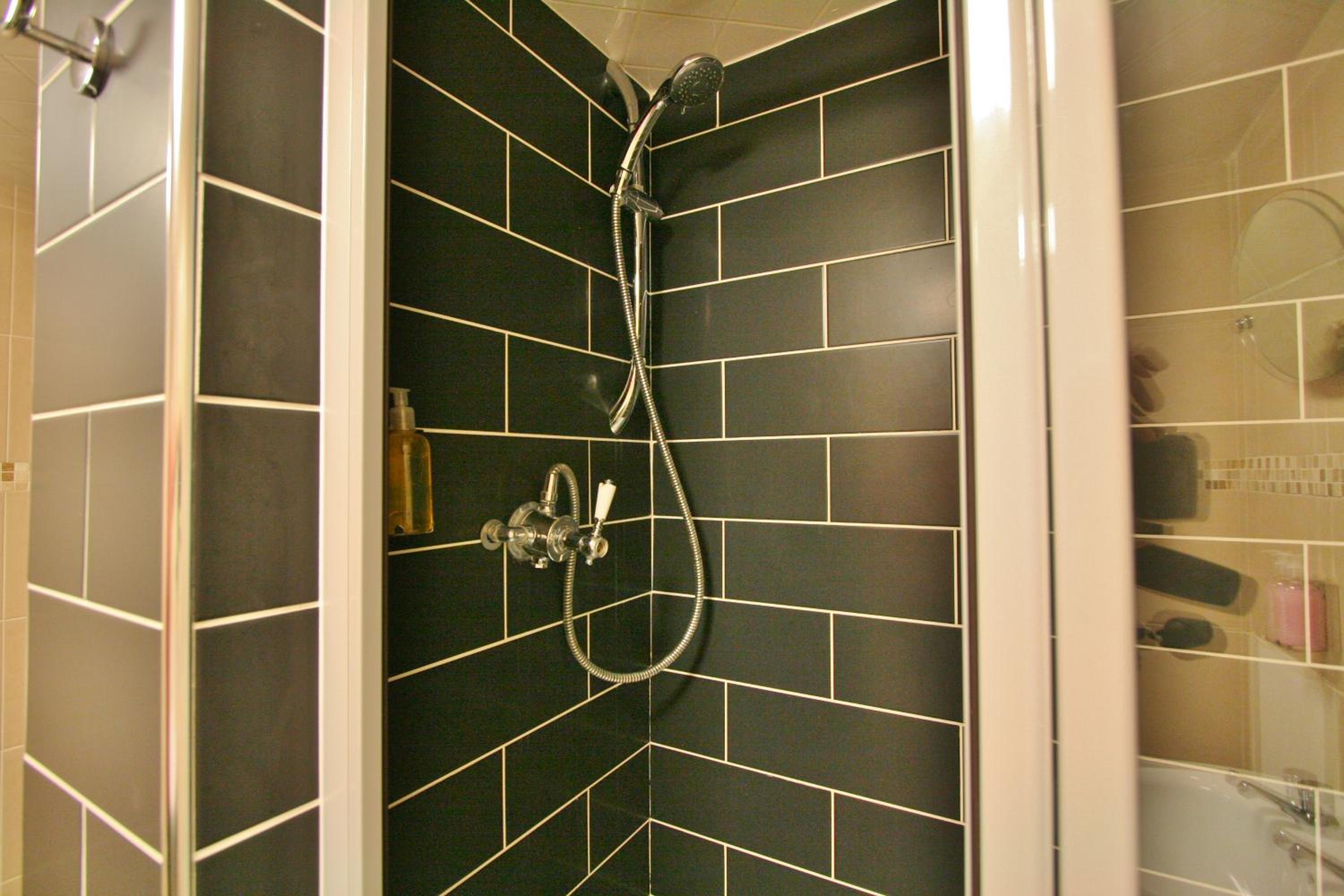 En Suite Double Room - Photo 11
