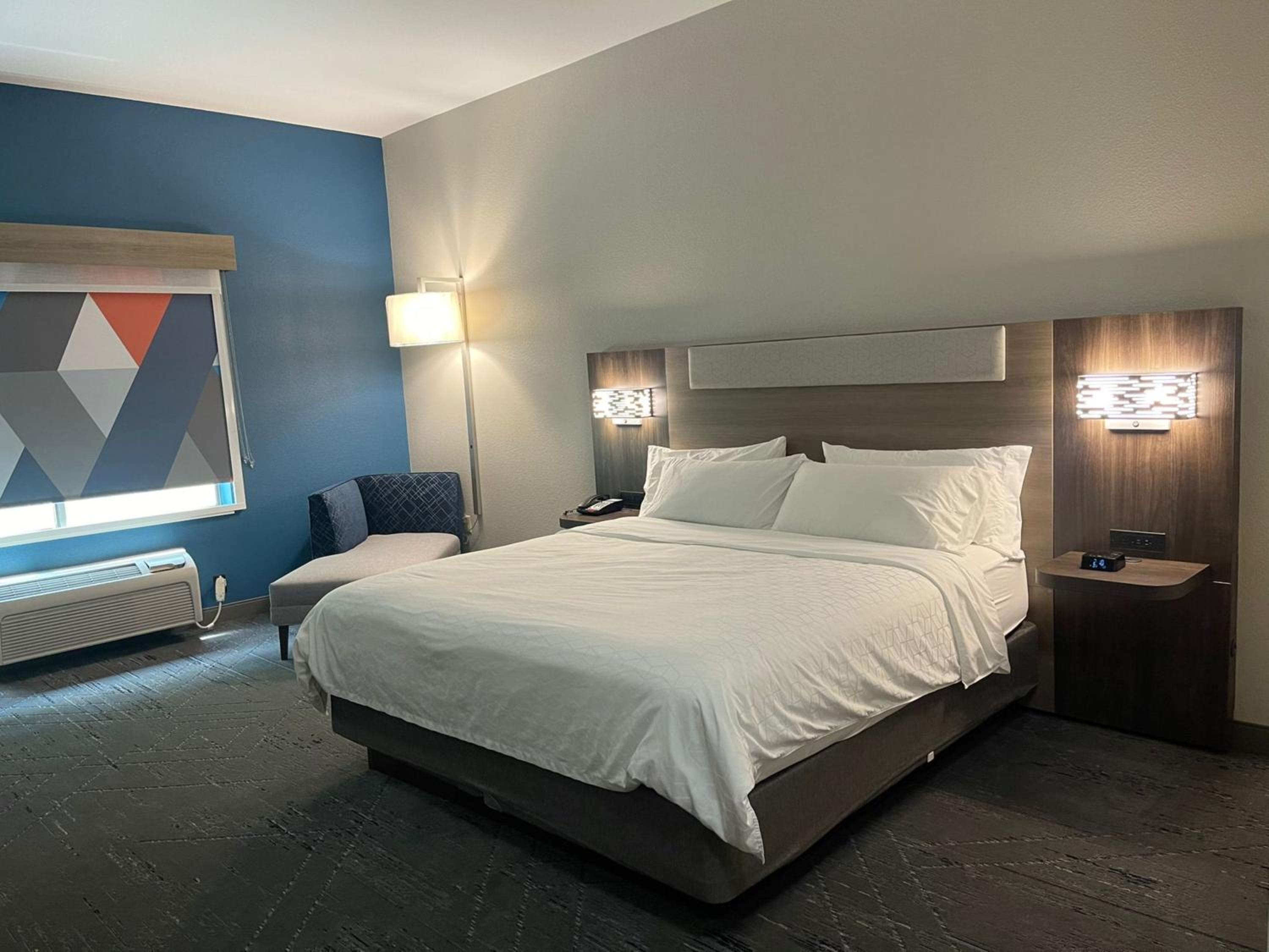Standard King Room - Photo 6