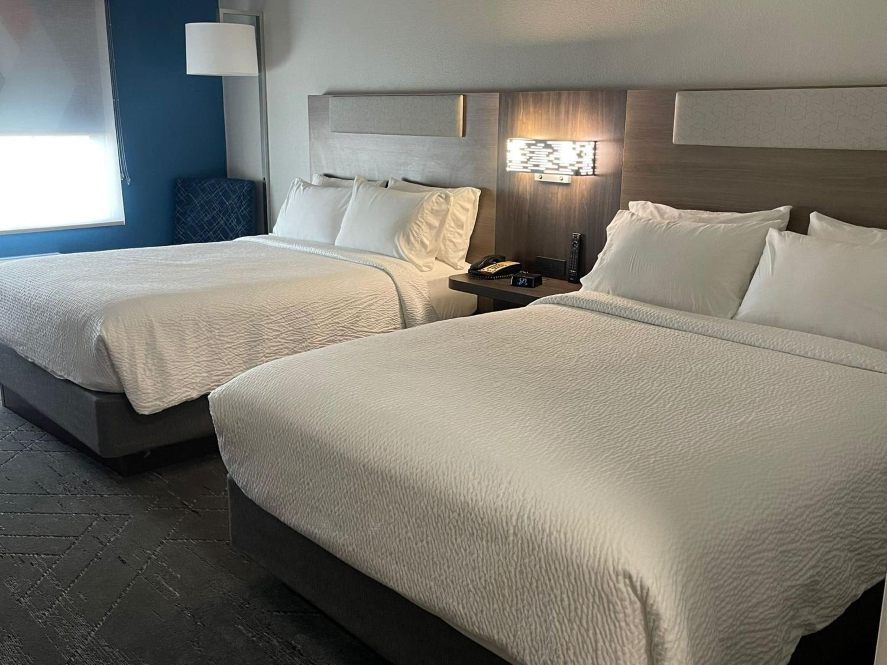 Standard Room with Two Queen Beds - Photo 1