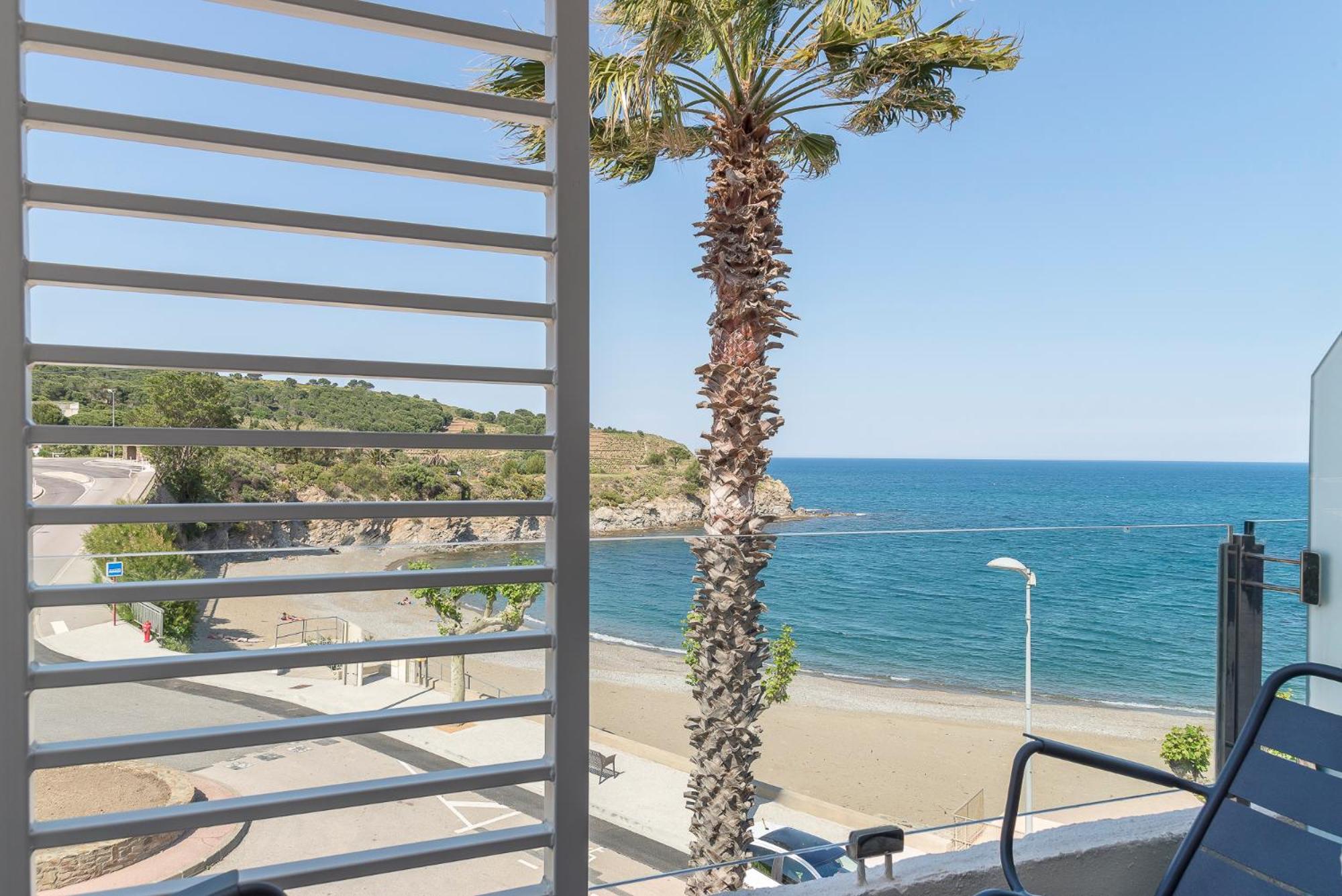 Suite with Balcony - Photo 2