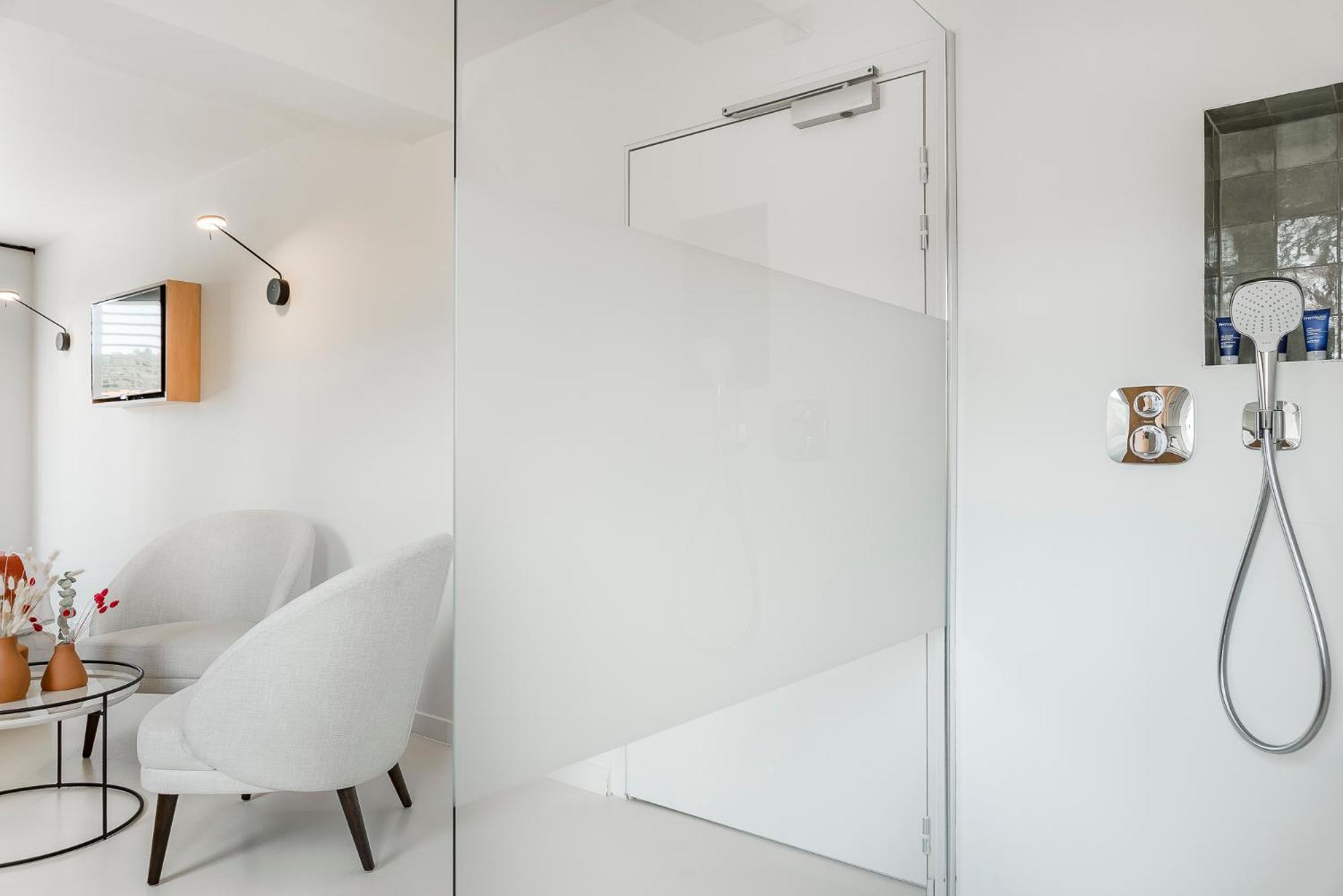 Suite with Balcony - Photo 3