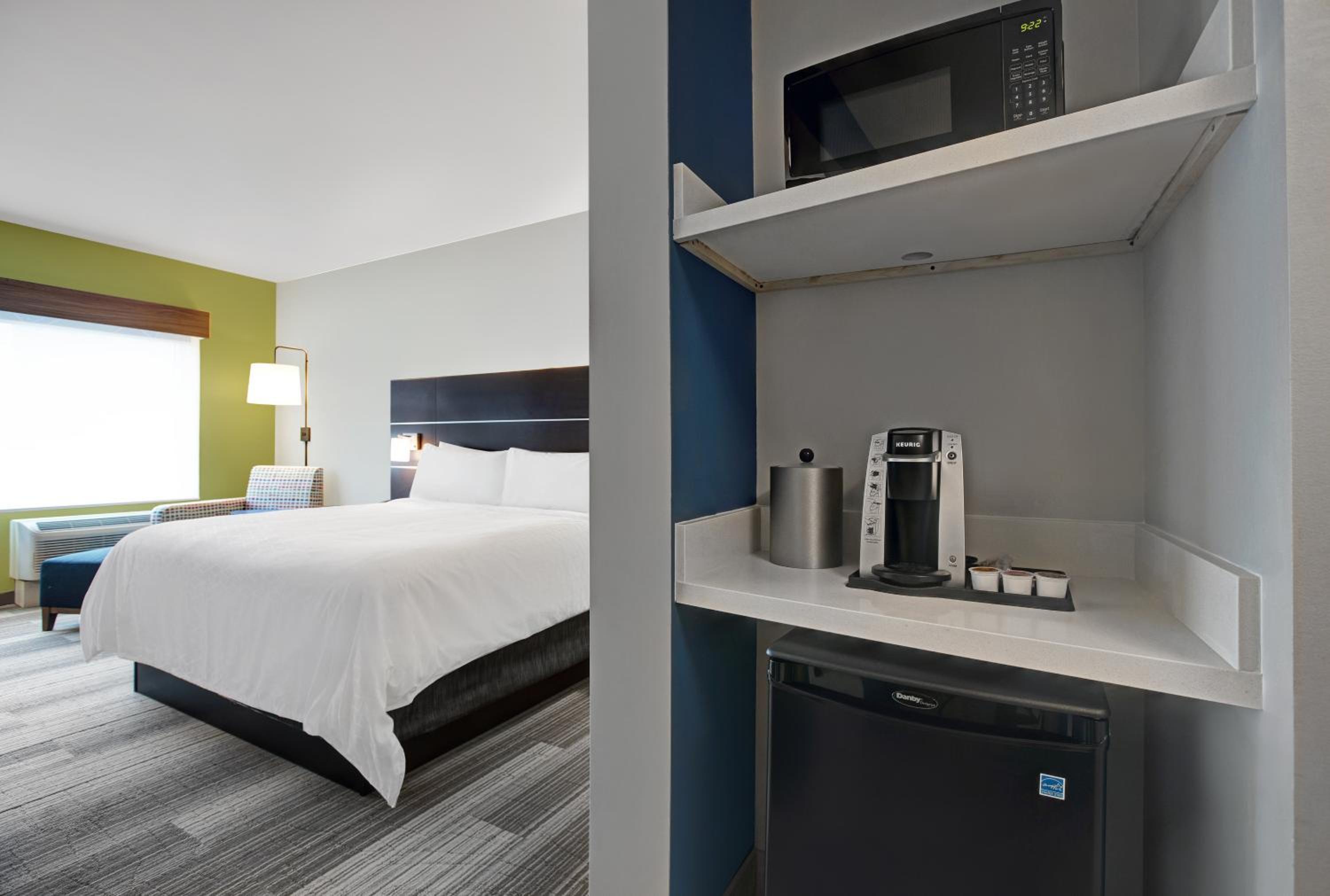 Standard King Room - Photo 4