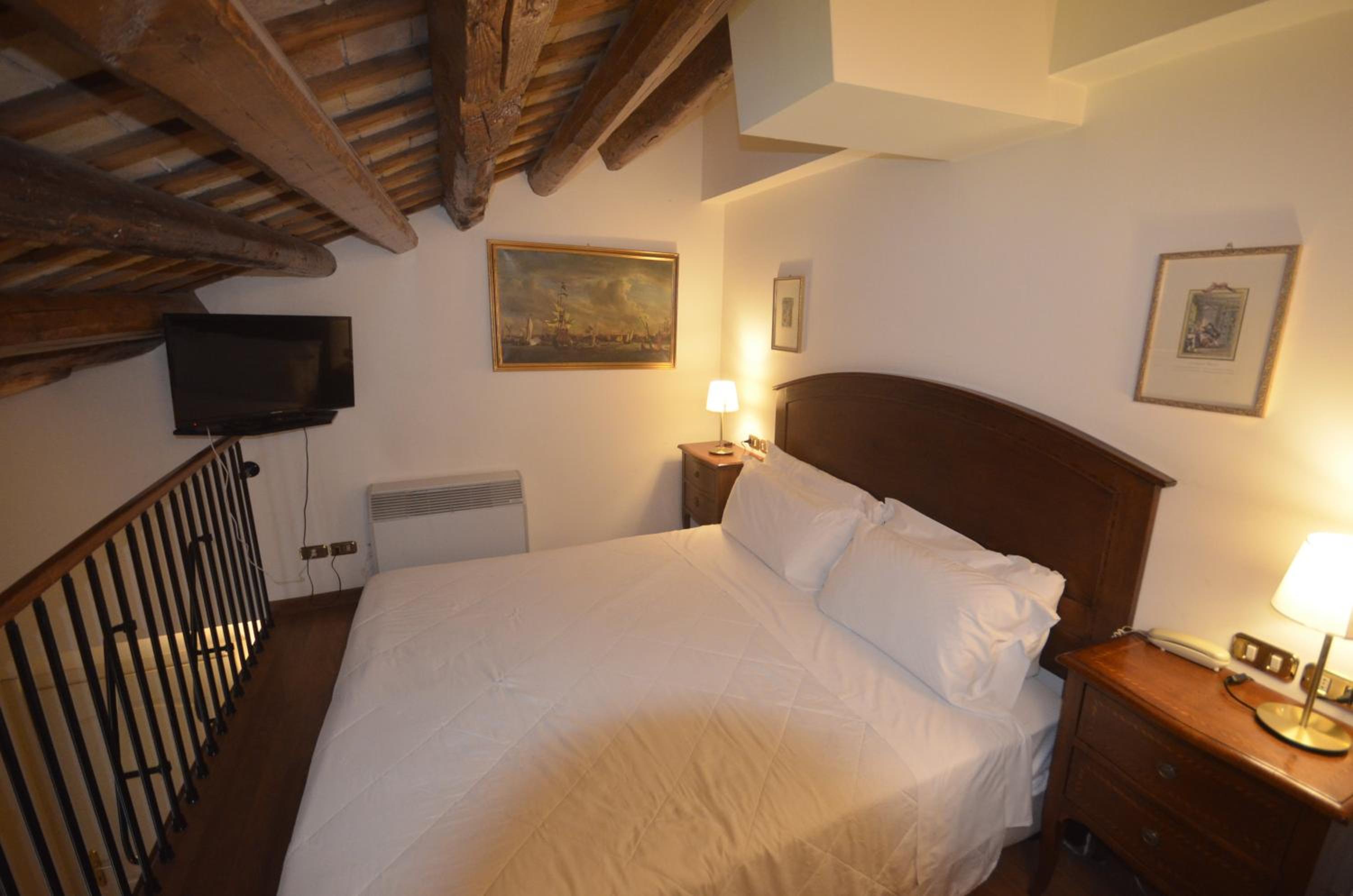 Duplex Quadruple Room - Photo 9