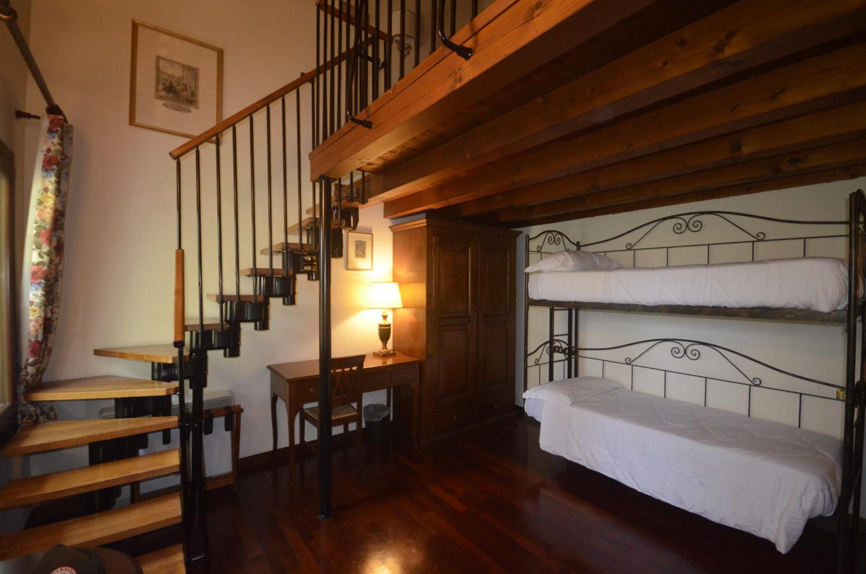 Duplex Quadruple Room - Photo 11