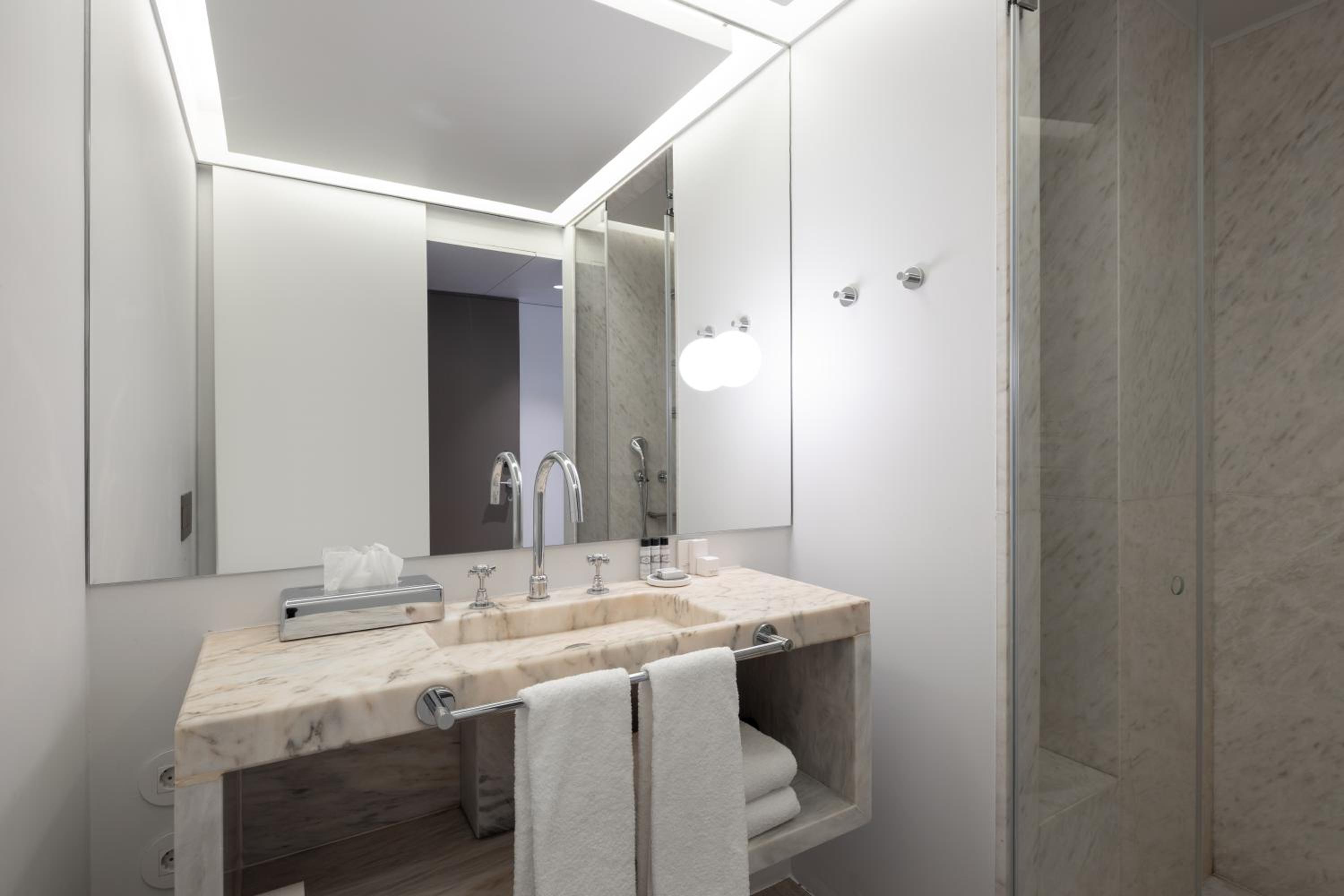 Double Room - Ground Floor thumbnail 6
